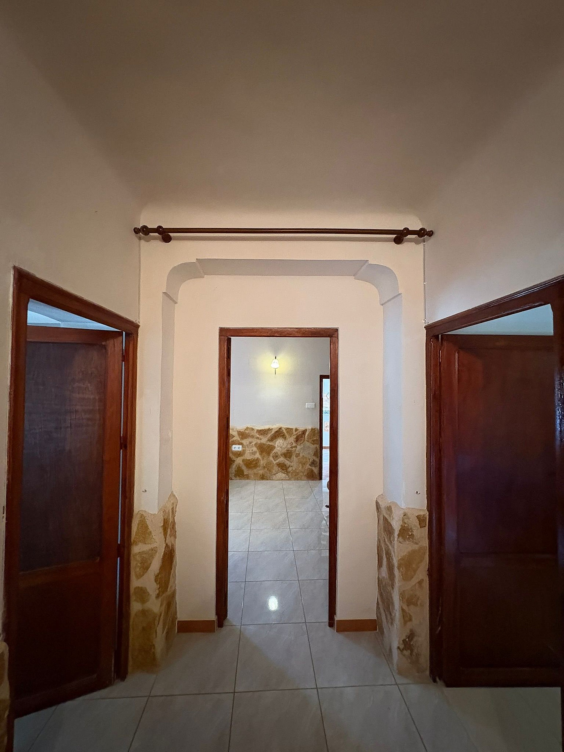 Resale - 5 Bedroom 2 Bathroom Semi-detached in Pinoso -  - Alicante