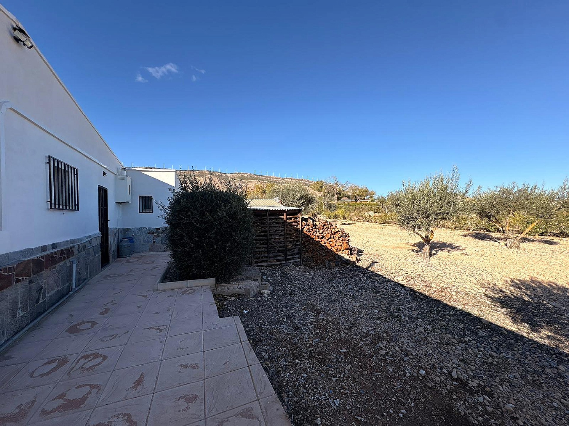 Resale - 3 Bedroom 2 Bathroom Country house in Caudete -  - Albacete