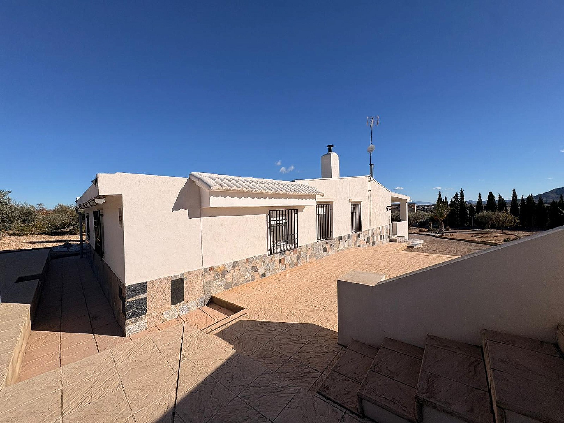 Resale - 3 Bedroom 2 Bathroom Country house in Caudete -  - Albacete