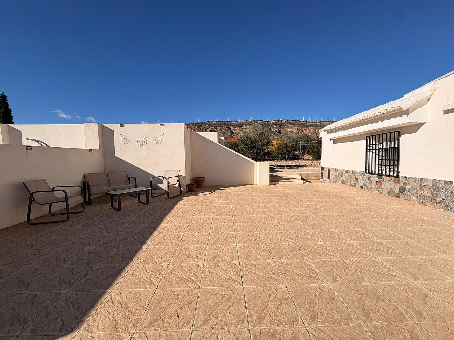 Resale - 3 Bedroom 2 Bathroom Country house in Caudete -  - Albacete