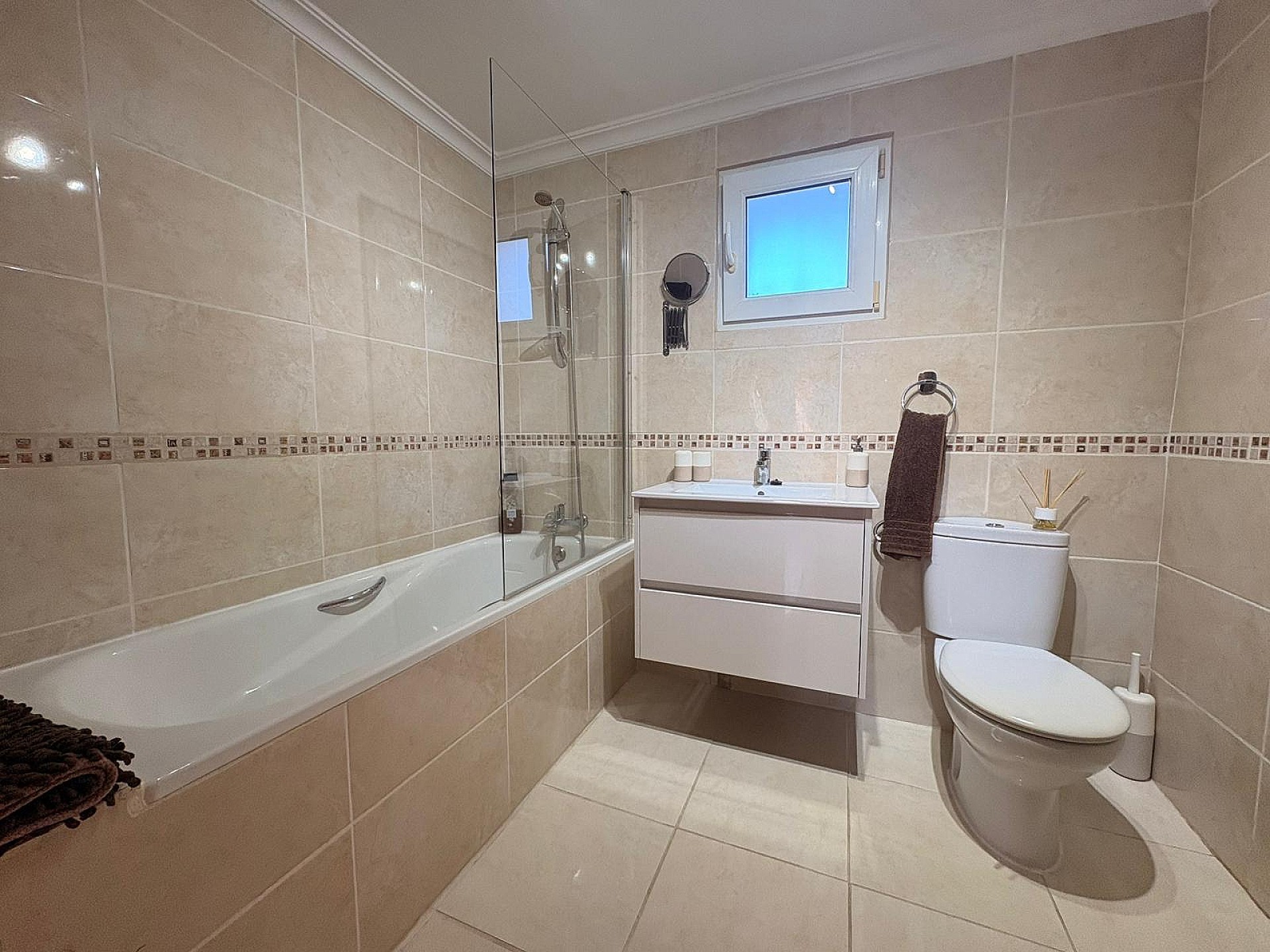 Resale - 3 Bedroom 2 Bathroom Country house in Caudete -  - Albacete