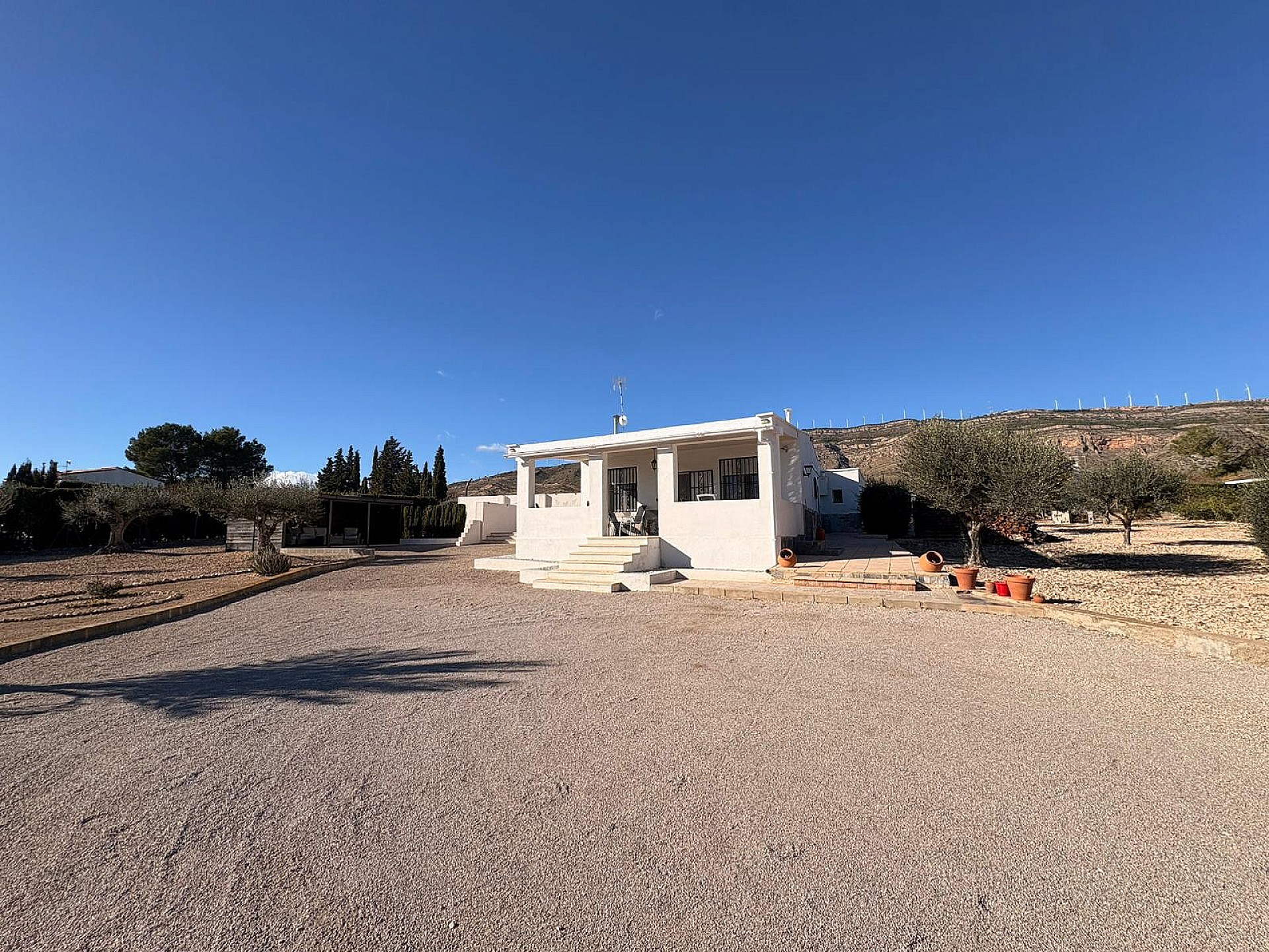 Resale - 3 Bedroom 2 Bathroom Country house in Caudete -  - Albacete
