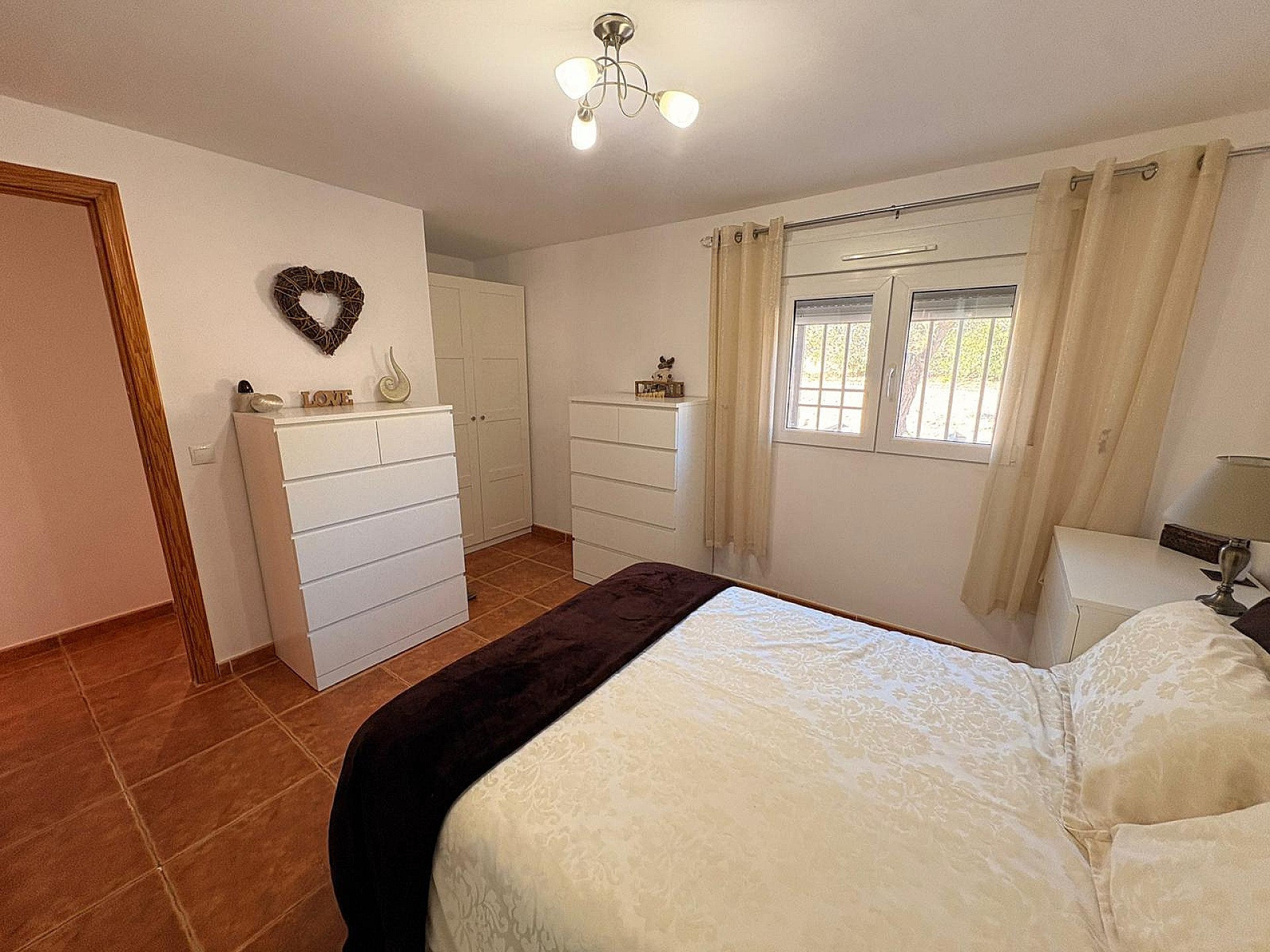 Resale - 3 Bedroom 2 Bathroom Country house in Caudete -  - Albacete