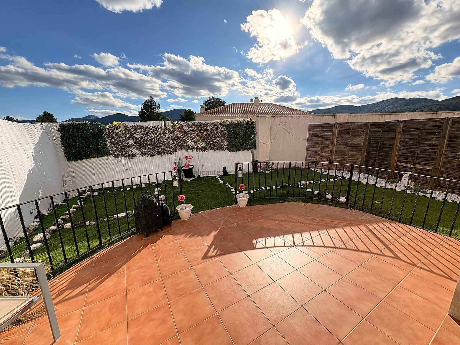 Resale - 8 Bedroom 6 Bathroom Villa in Castalla -  - Alicante