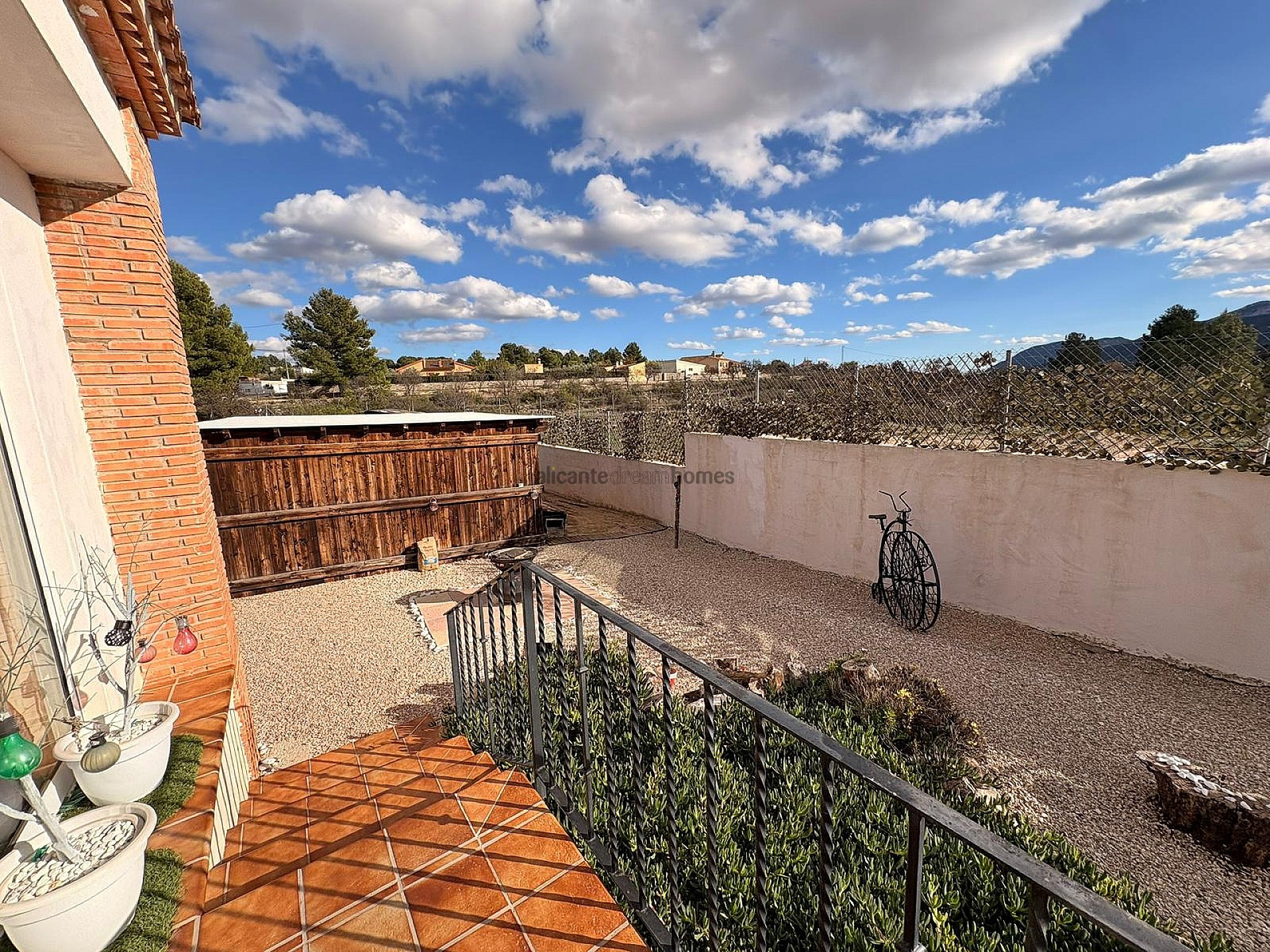 Resale - 8 Bedroom 6 Bathroom Villa in Castalla -  - Alicante