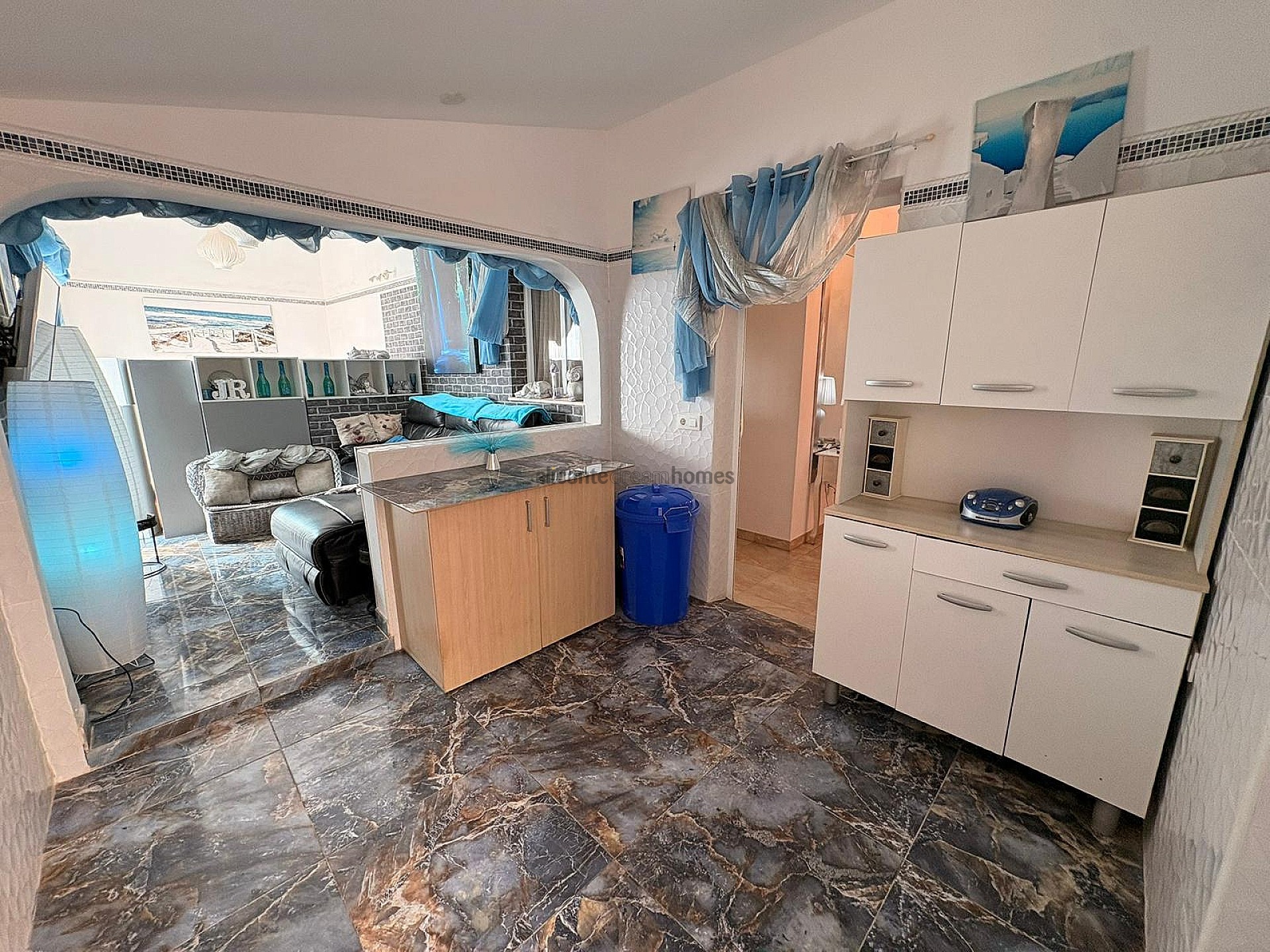 Resale - 8 Bedroom 6 Bathroom Villa in Castalla -  - Alicante
