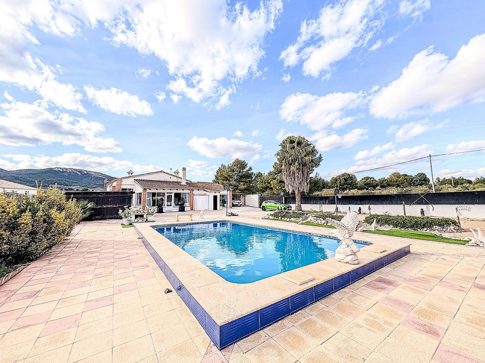 Resale - 8 Bedroom 6 Bathroom Villa in Castalla -  - Alicante