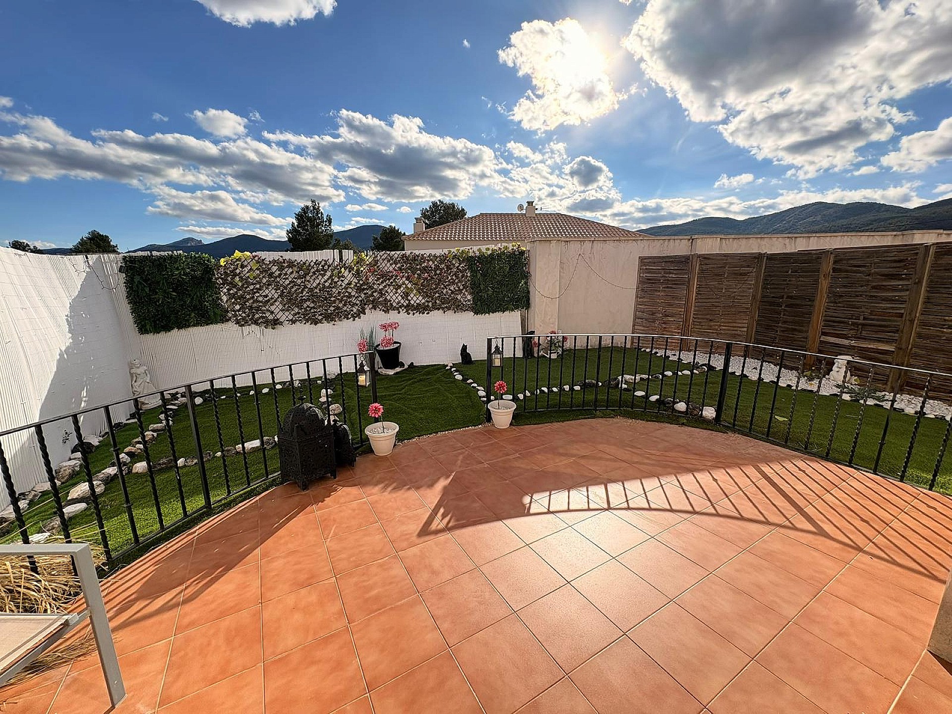 Resale - 8 Bedroom 6 Bathroom Villa in Castalla -  - Alicante