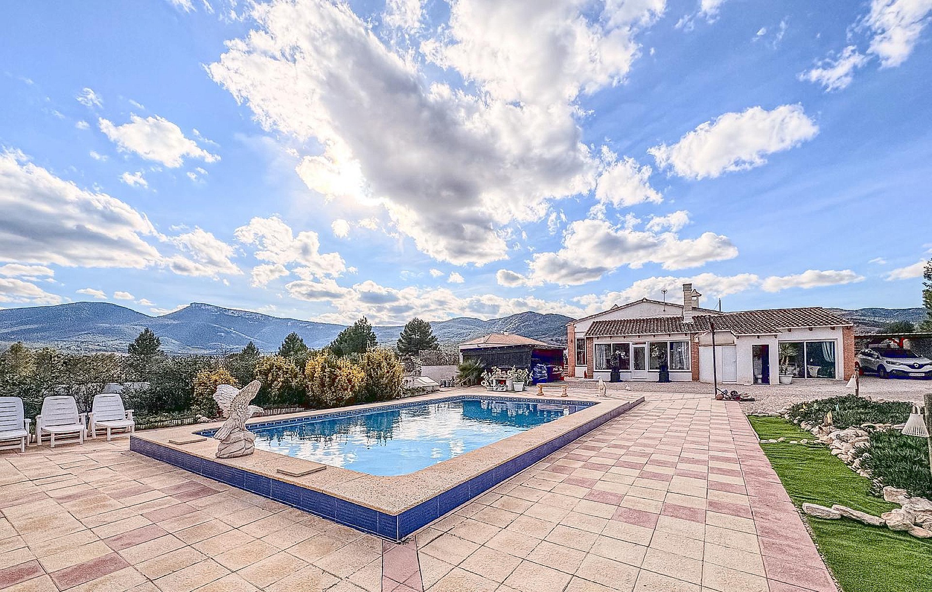 Resale - 8 Bedroom 6 Bathroom Villa in Castalla -  - Alicante