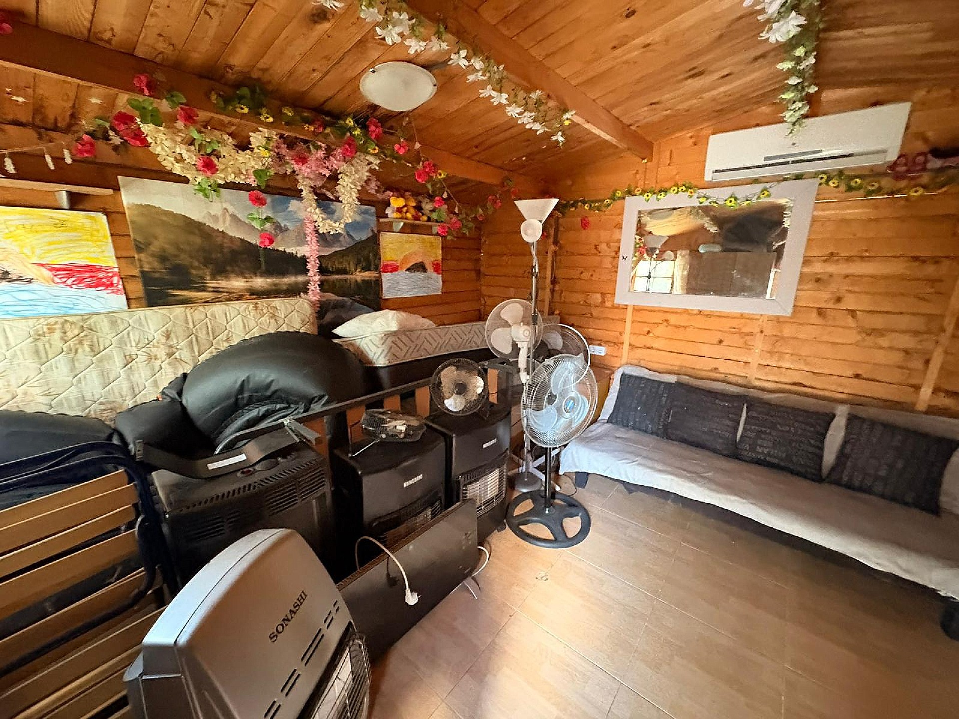 Resale - 8 Bedroom 6 Bathroom Villa in Castalla -  - Alicante