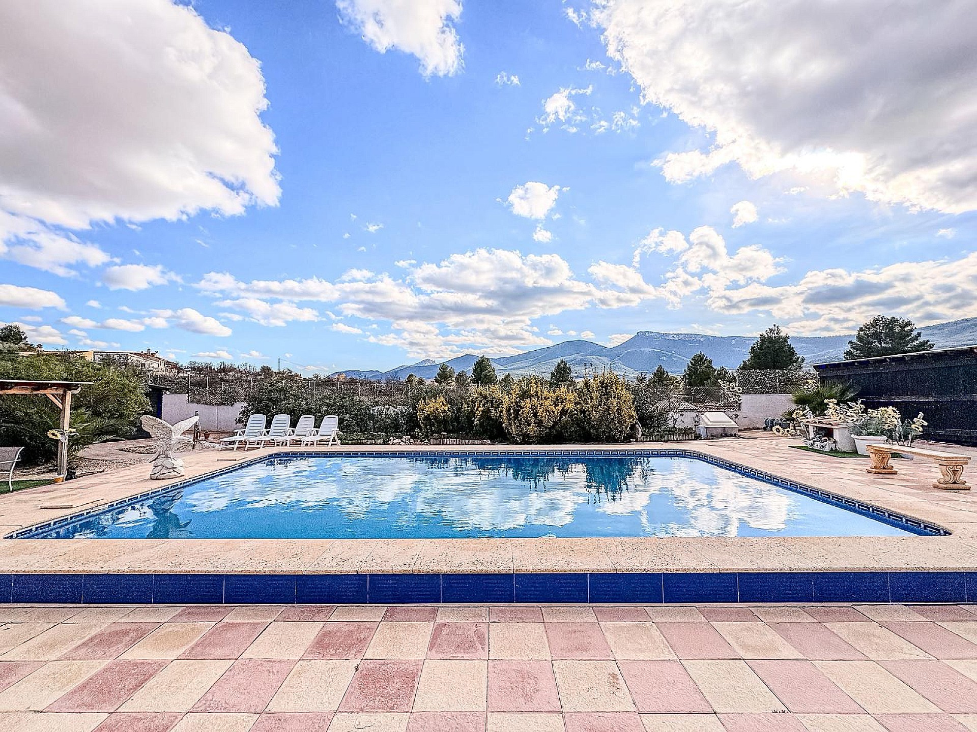 Resale - 8 Bedroom 6 Bathroom Villa in Castalla -  - Alicante