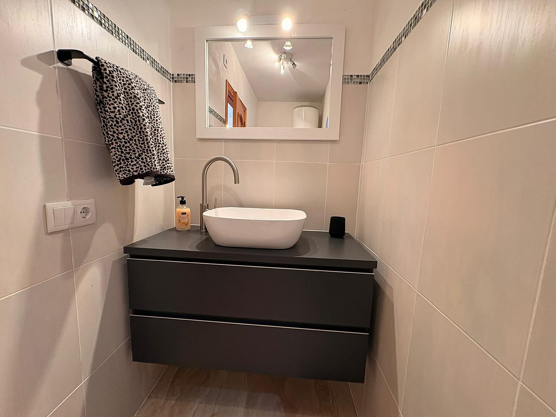 Resale - 8 Bedroom 6 Bathroom Villa in Castalla -  - Alicante