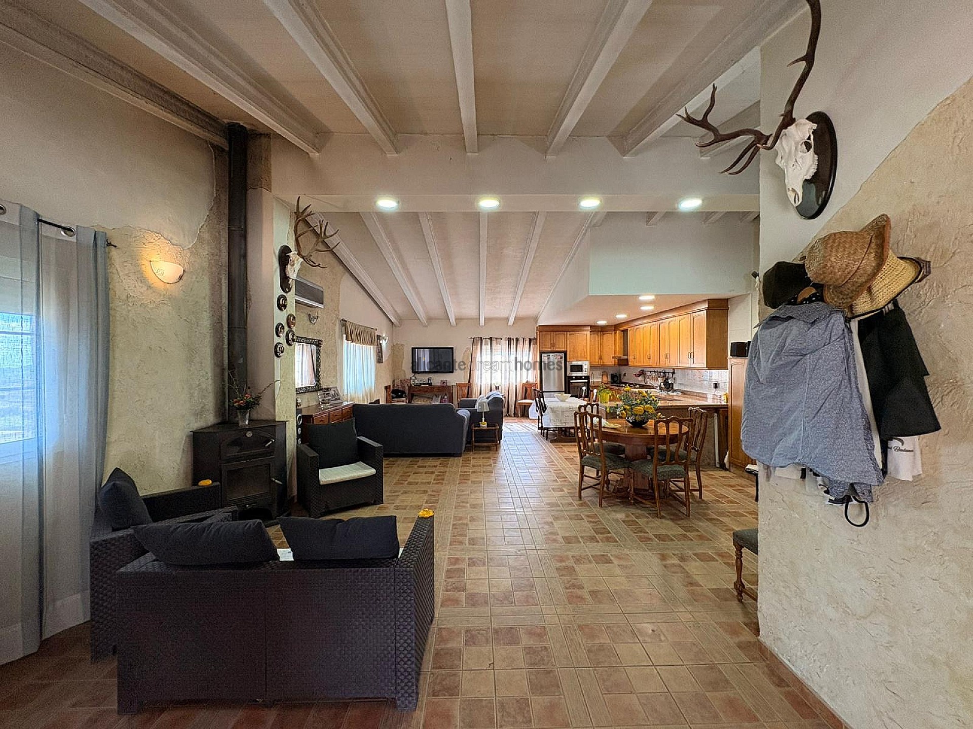 Resale - 4 Bedroom 2 Bathroom Villa in Monóvar -  - Alicante