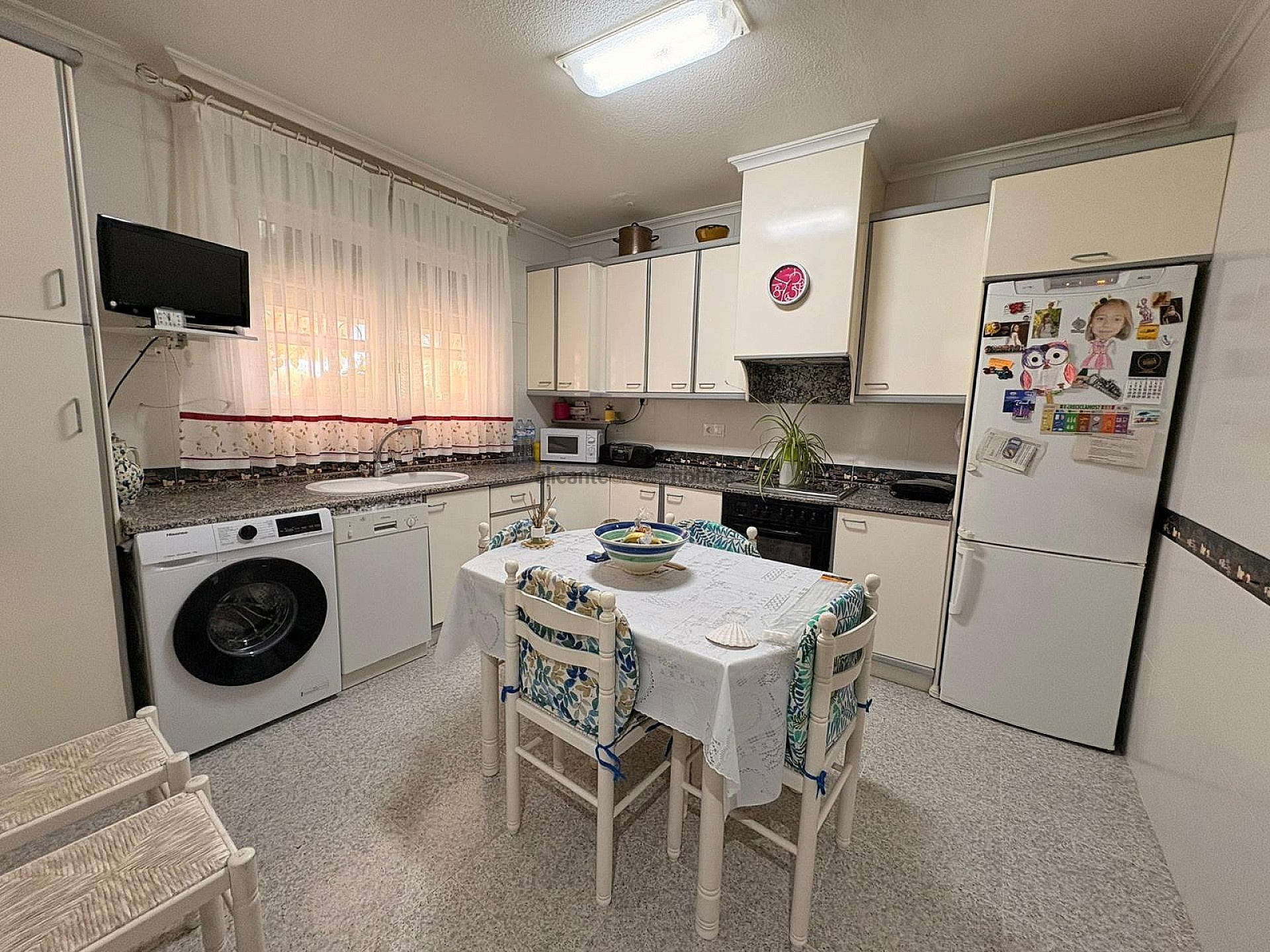 Resale - 4 Bedroom 2 Bathroom Villa in Monóvar -  - Alicante