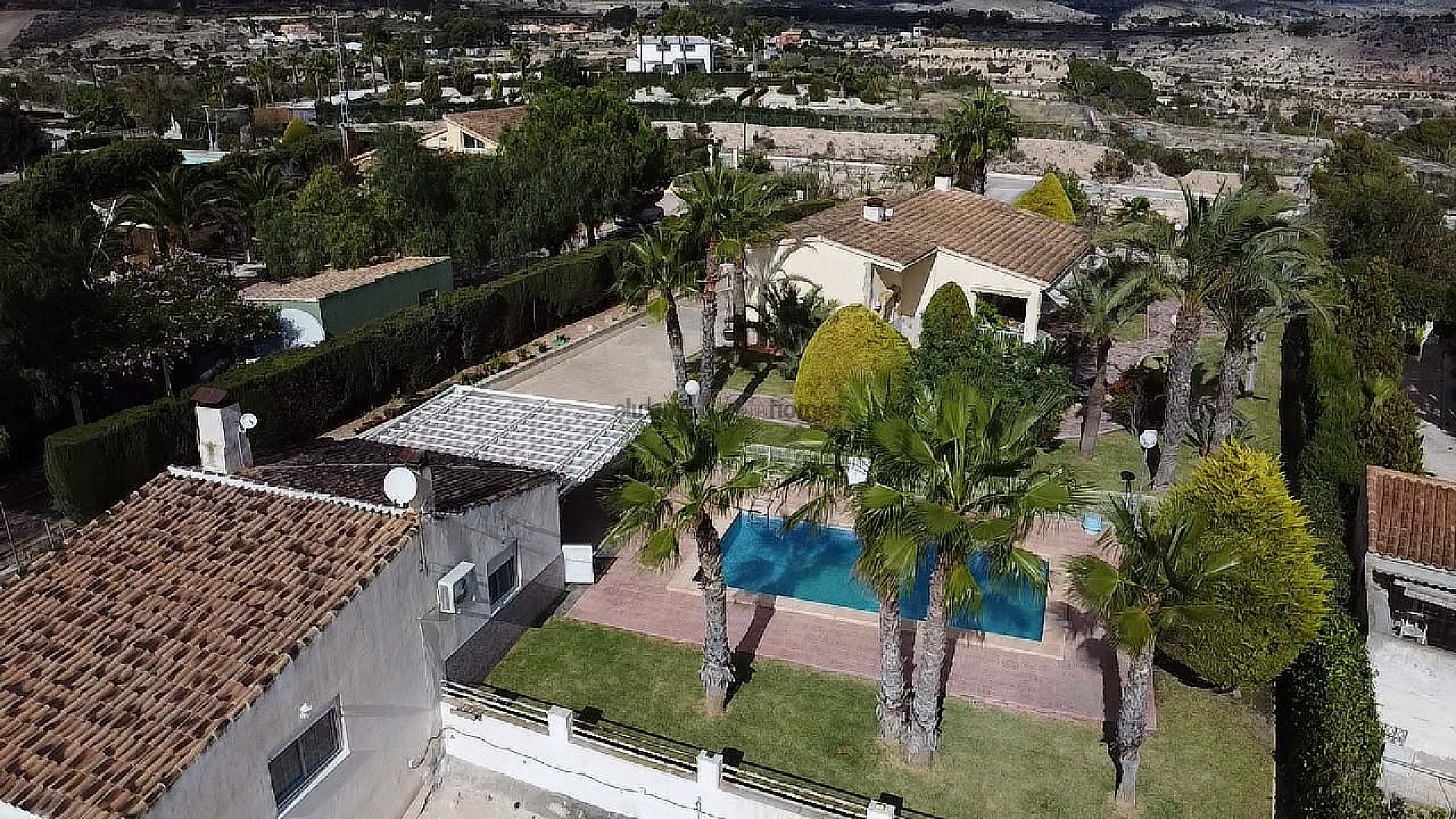 Resale - 4 Bedroom 2 Bathroom Villa in Monóvar -  - Alicante