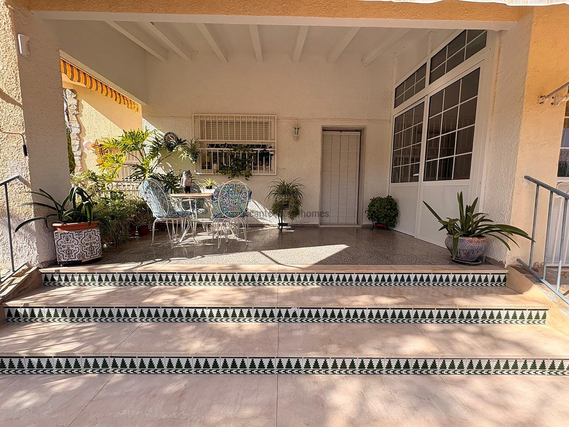Resale - 4 Bedroom 2 Bathroom Villa in Monóvar -  - Alicante