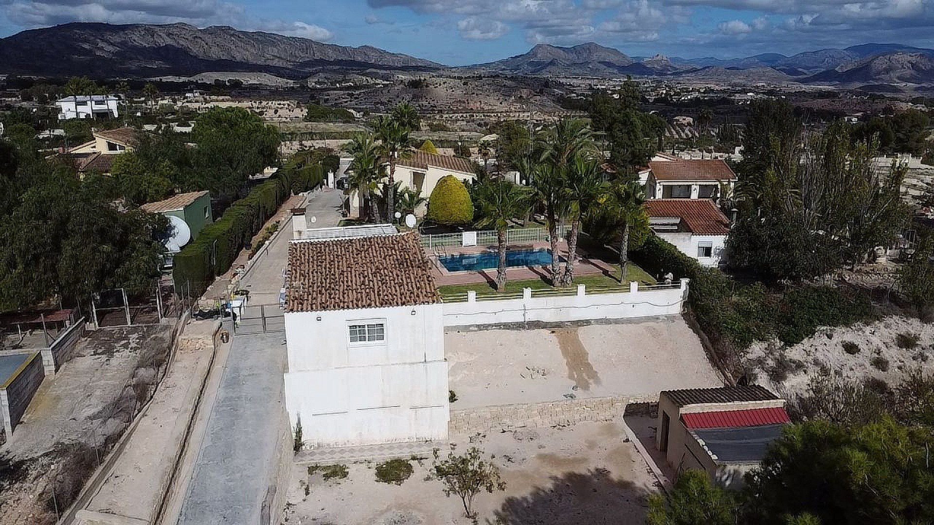 Resale - 4 Bedroom 2 Bathroom Villa in Monóvar -  - Alicante