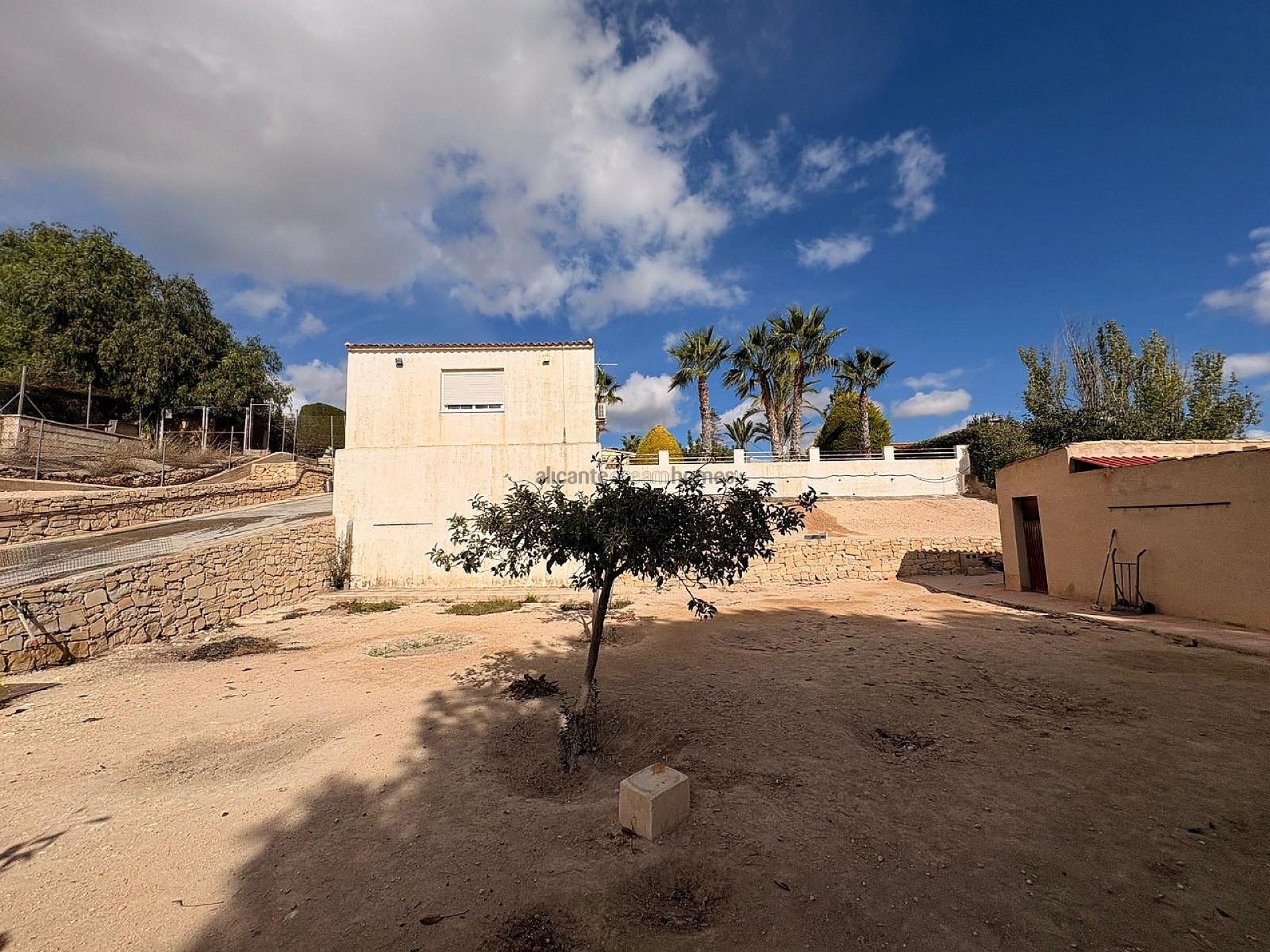 Resale - 4 Bedroom 2 Bathroom Villa in Monóvar -  - Alicante