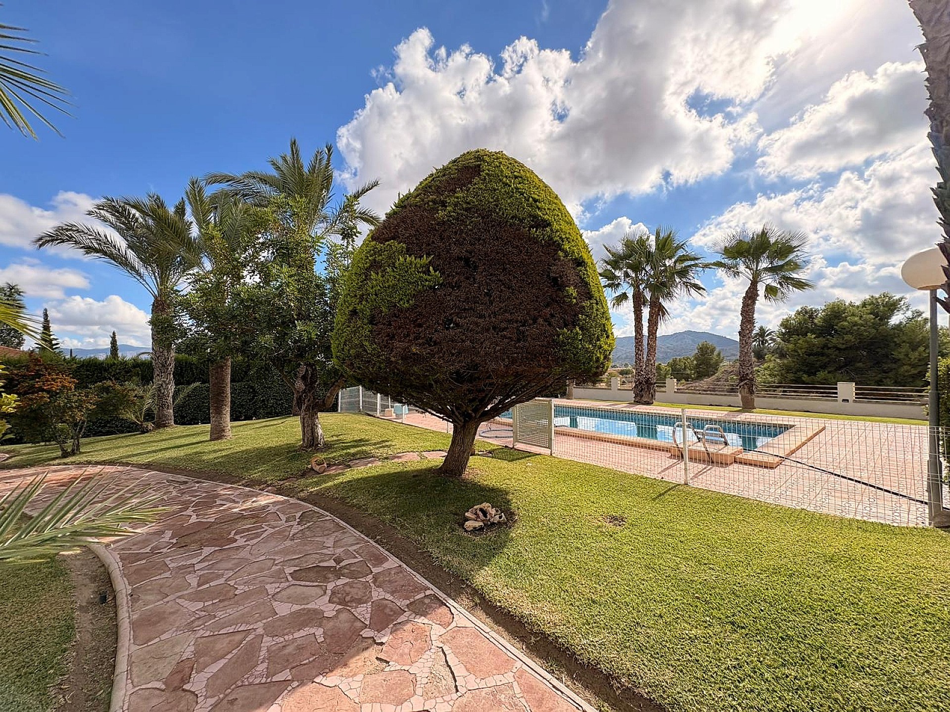 Resale - 4 Bedroom 2 Bathroom Villa in Monóvar -  - Alicante