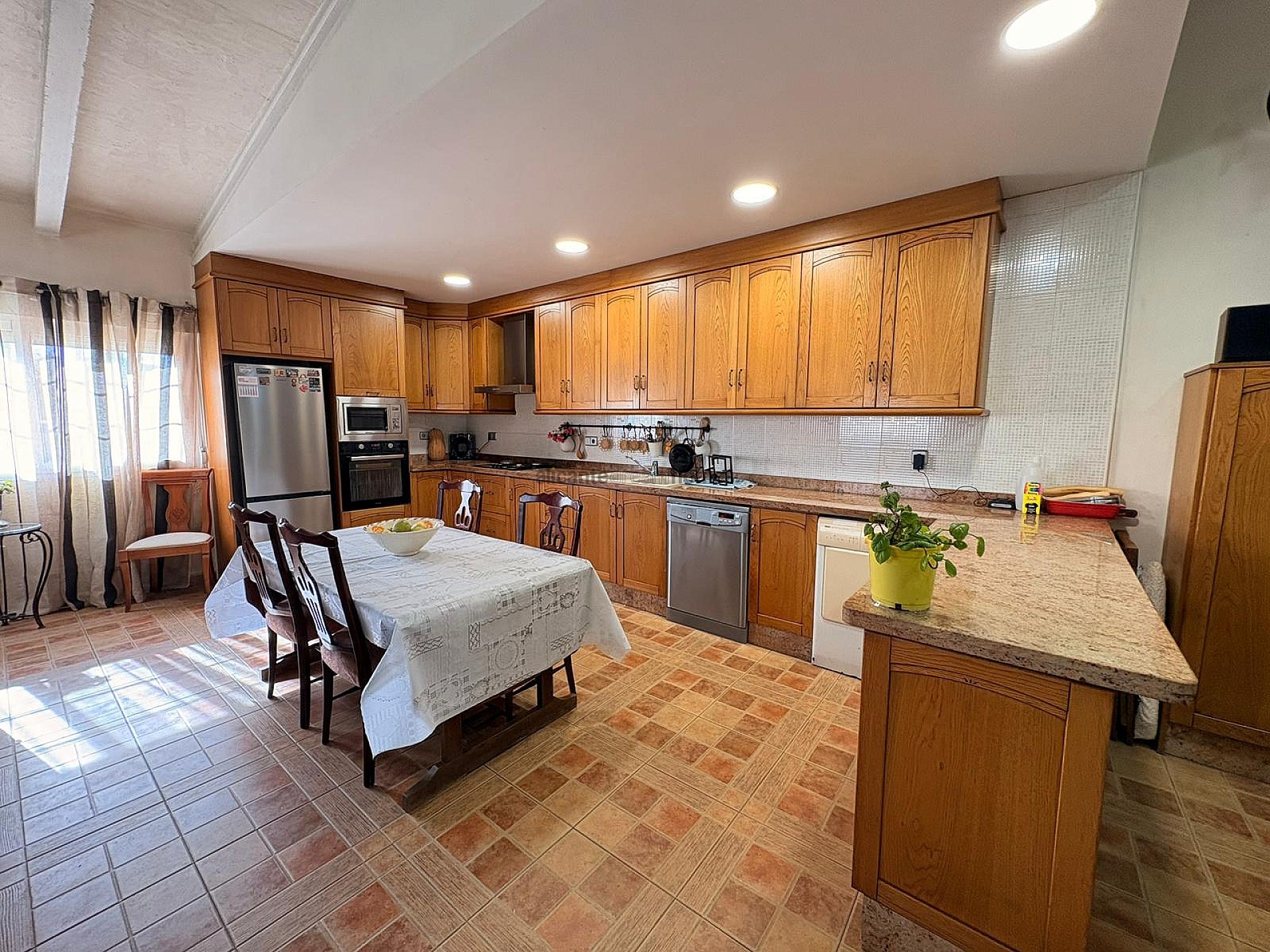 Resale - 4 Bedroom 2 Bathroom Villa in Monóvar -  - Alicante
