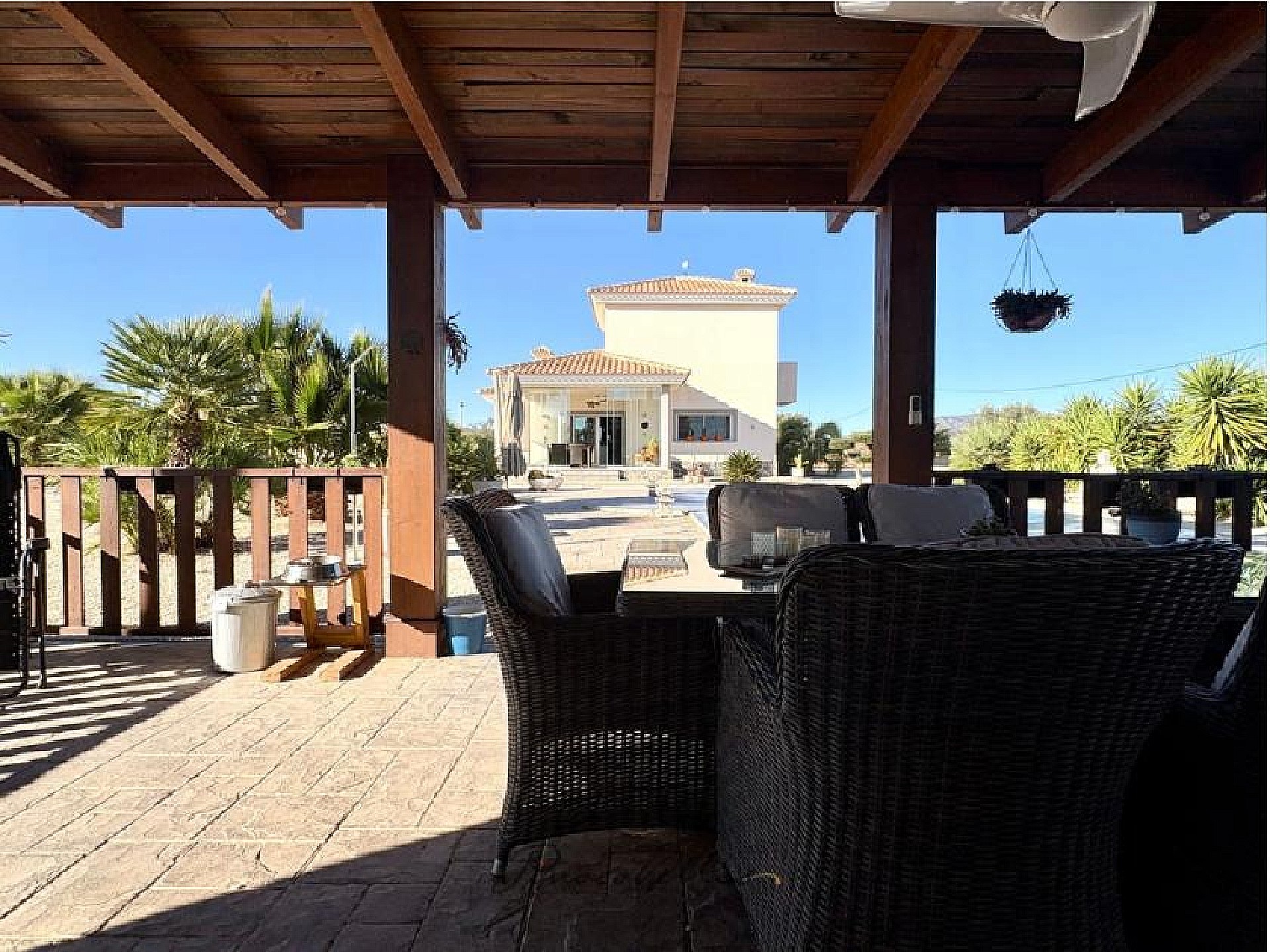 Resale - 4 Bedroom 4 Bathroom Villa in Pinoso -  - Alicante