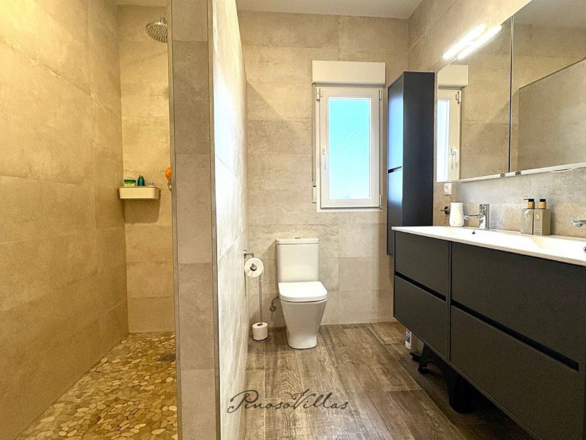 Resale - 4 Bedroom 4 Bathroom Villa in Pinoso -  - Alicante