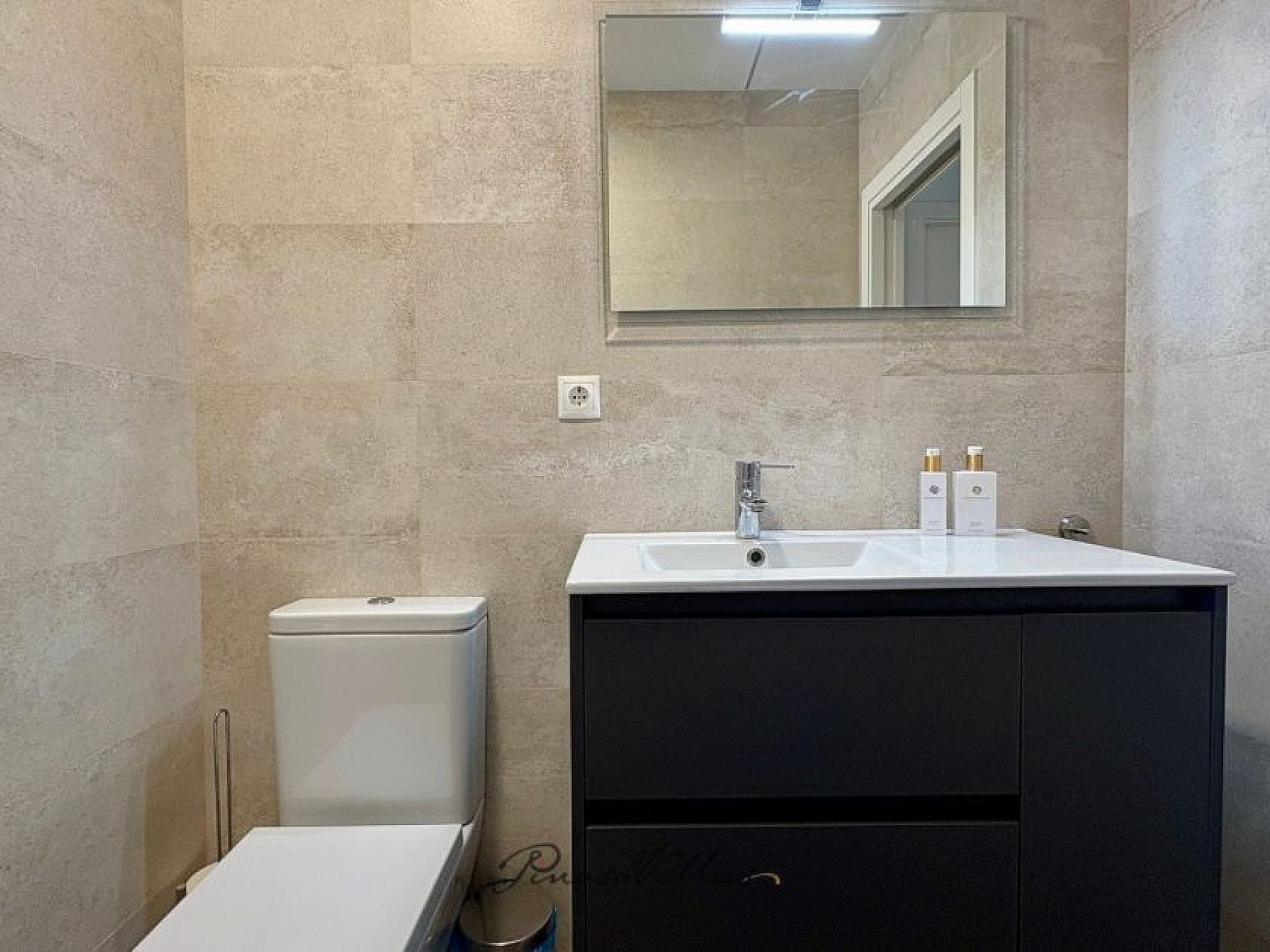 Resale - 4 Bedroom 4 Bathroom Villa in Pinoso -  - Alicante