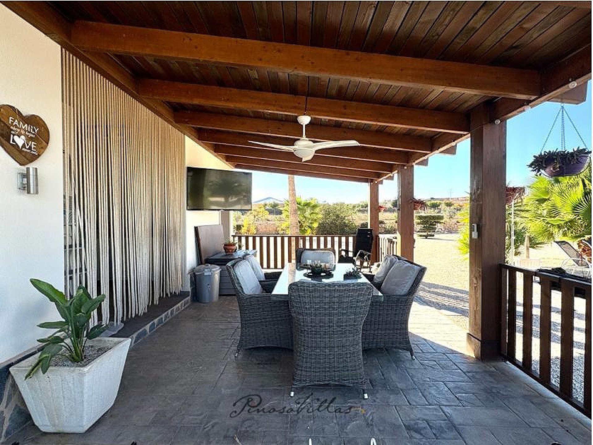 Resale - 4 Bedroom 4 Bathroom Villa in Pinoso -  - Alicante