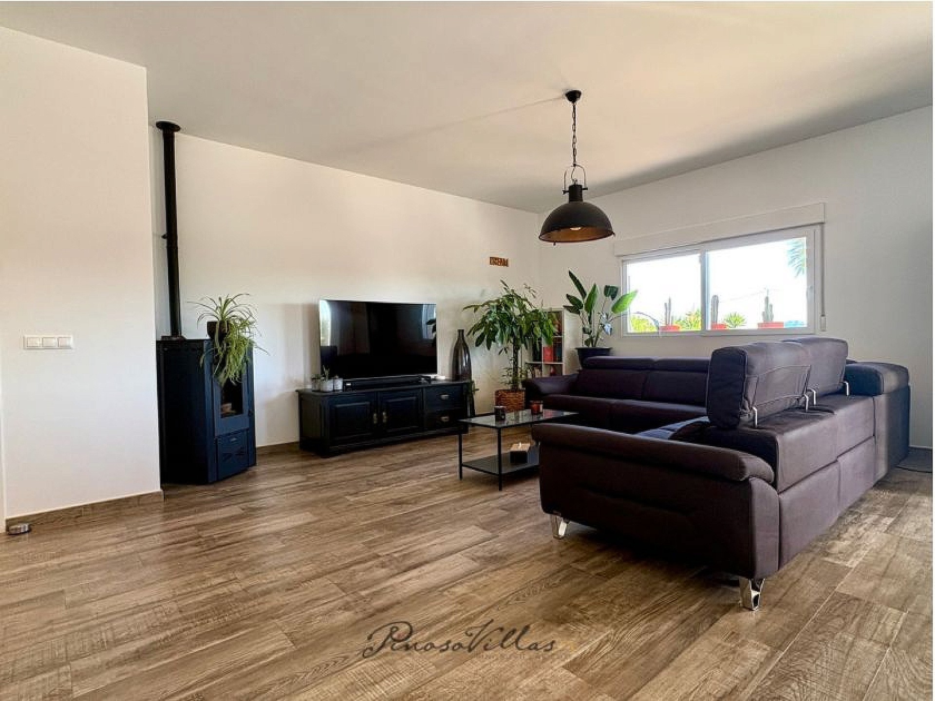 Resale - 4 Bedroom 4 Bathroom Villa in Pinoso -  - Alicante