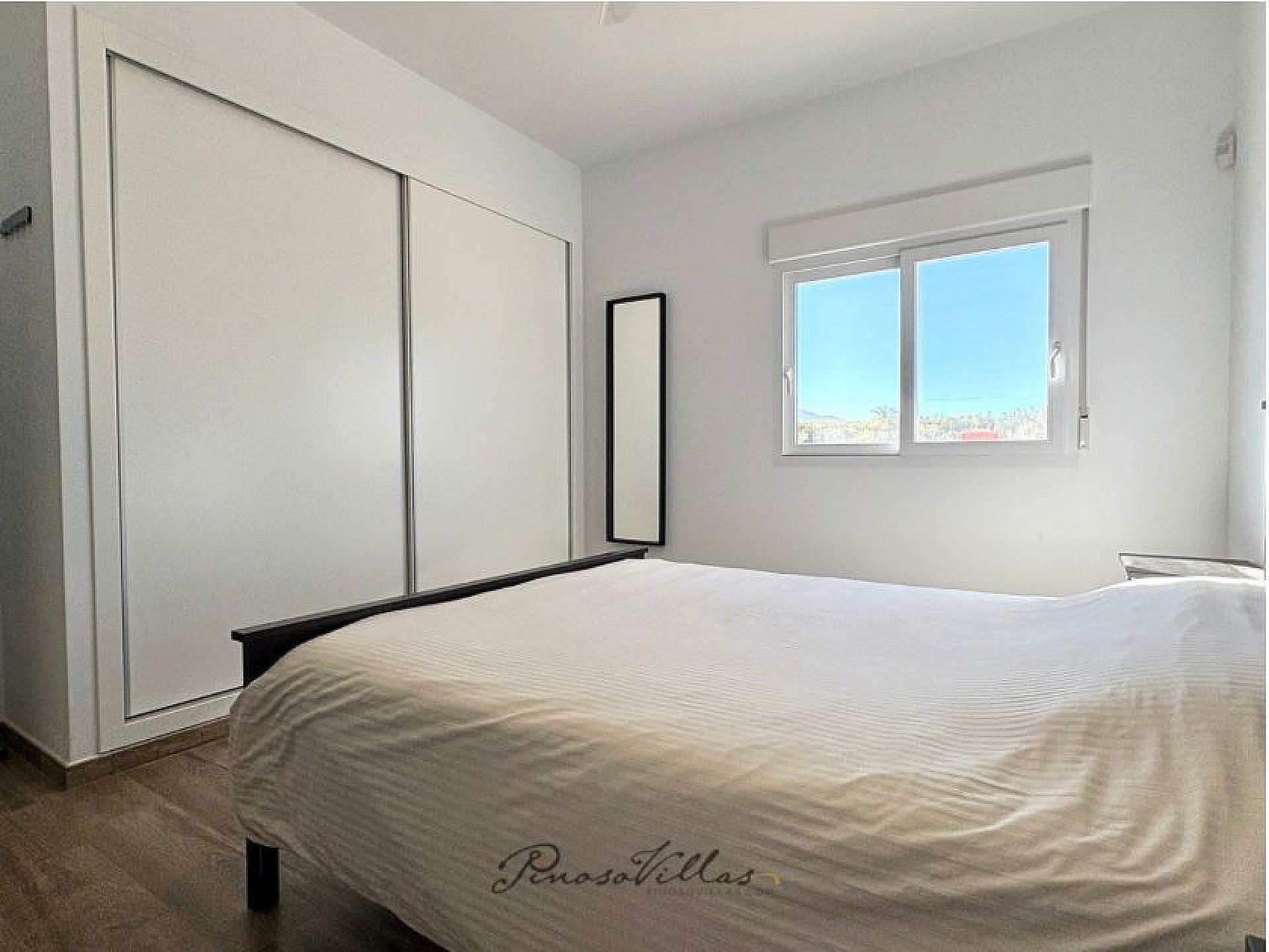 Resale - 4 Bedroom 4 Bathroom Villa in Pinoso -  - Alicante