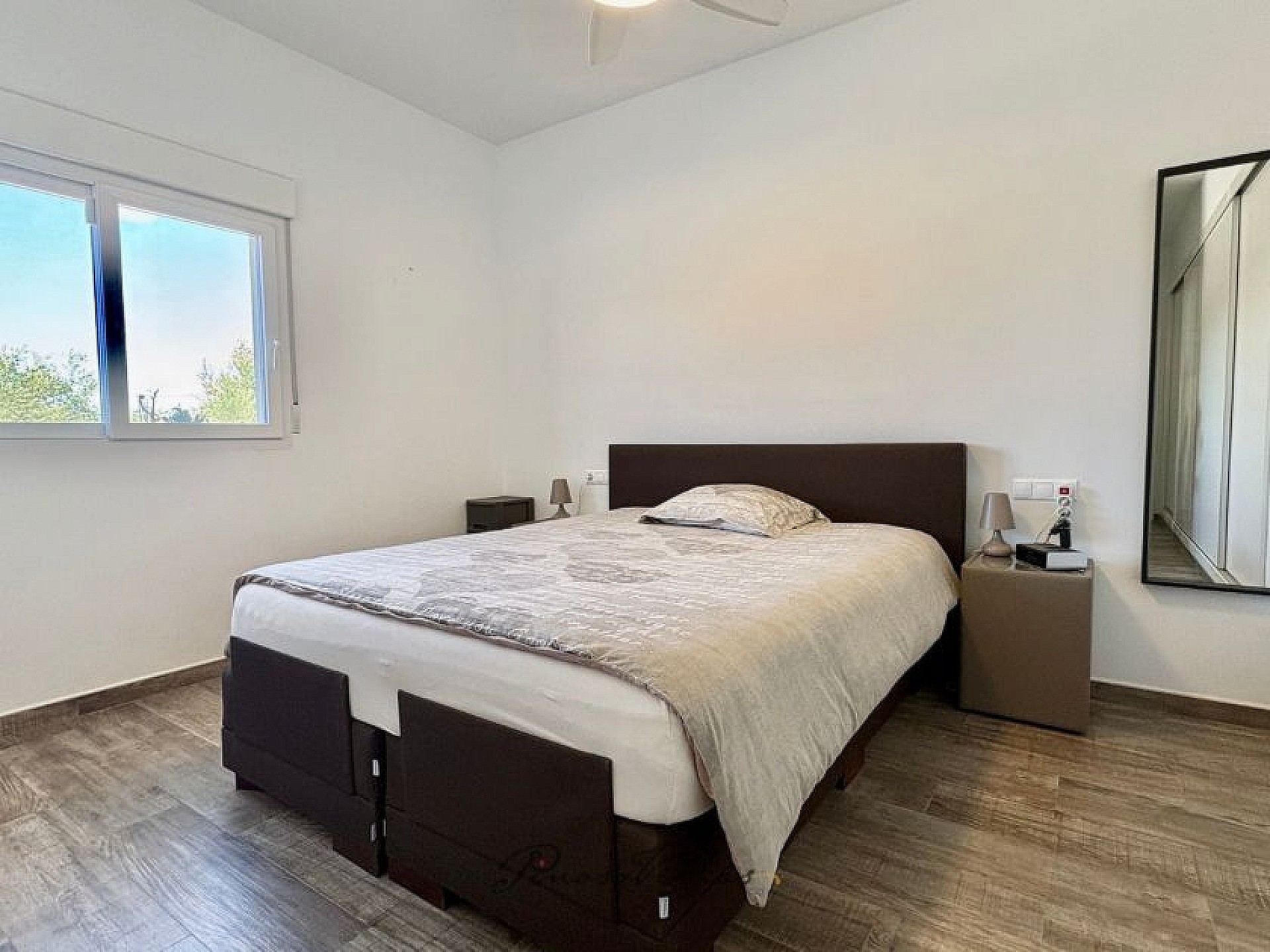 Resale - 4 Bedroom 4 Bathroom Villa in Pinoso -  - Alicante