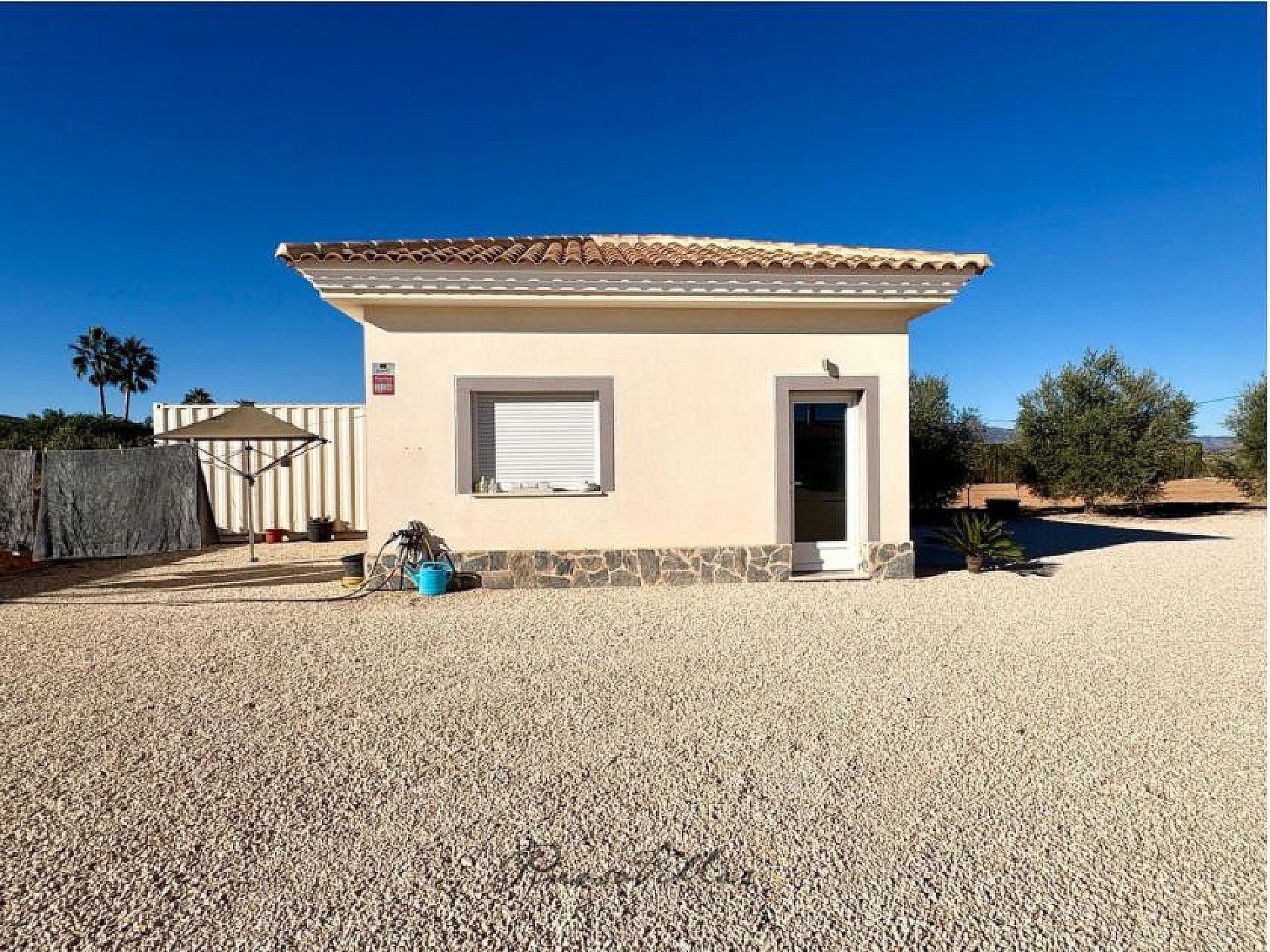 Resale - 4 Bedroom 4 Bathroom Villa in Pinoso -  - Alicante