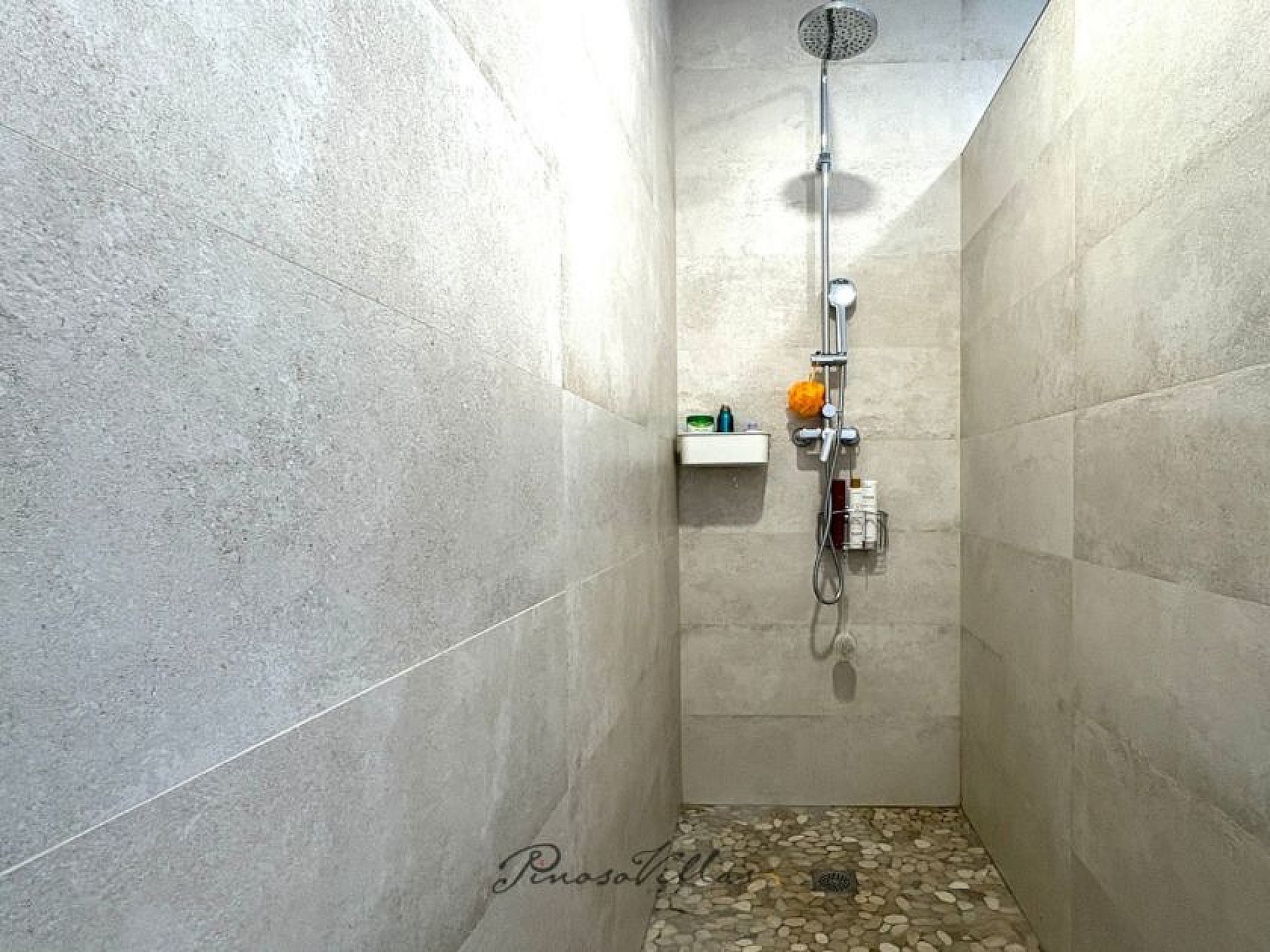 Resale - 4 Bedroom 4 Bathroom Villa in Pinoso -  - Alicante