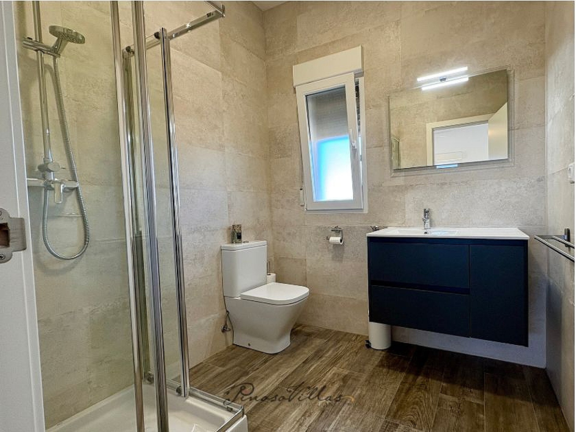 Resale - 4 Bedroom 4 Bathroom Villa in Pinoso -  - Alicante