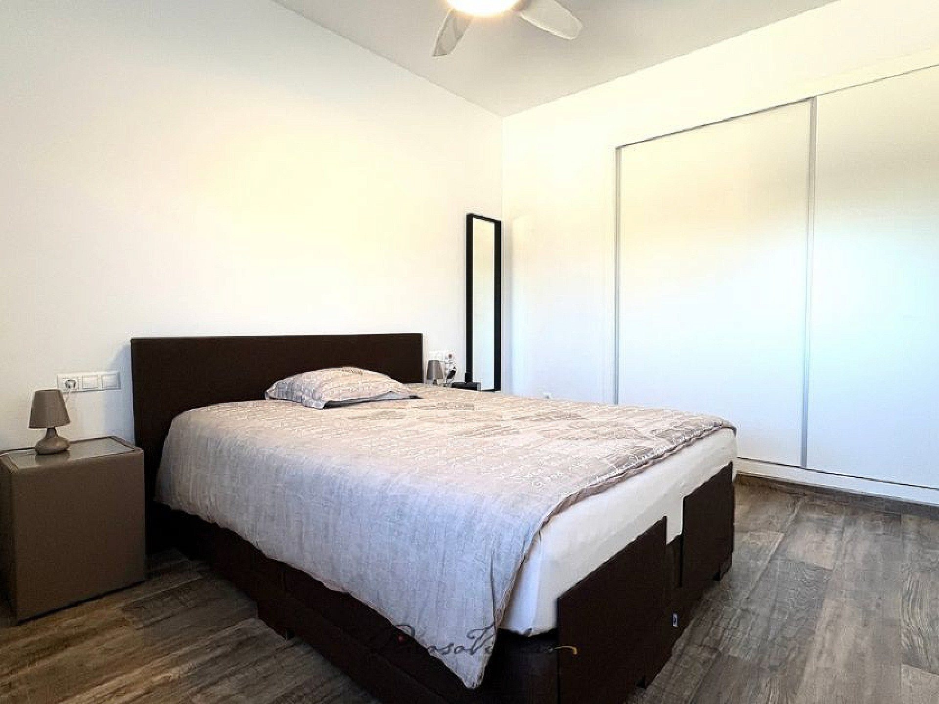 Resale - 4 Bedroom 4 Bathroom Villa in Pinoso -  - Alicante