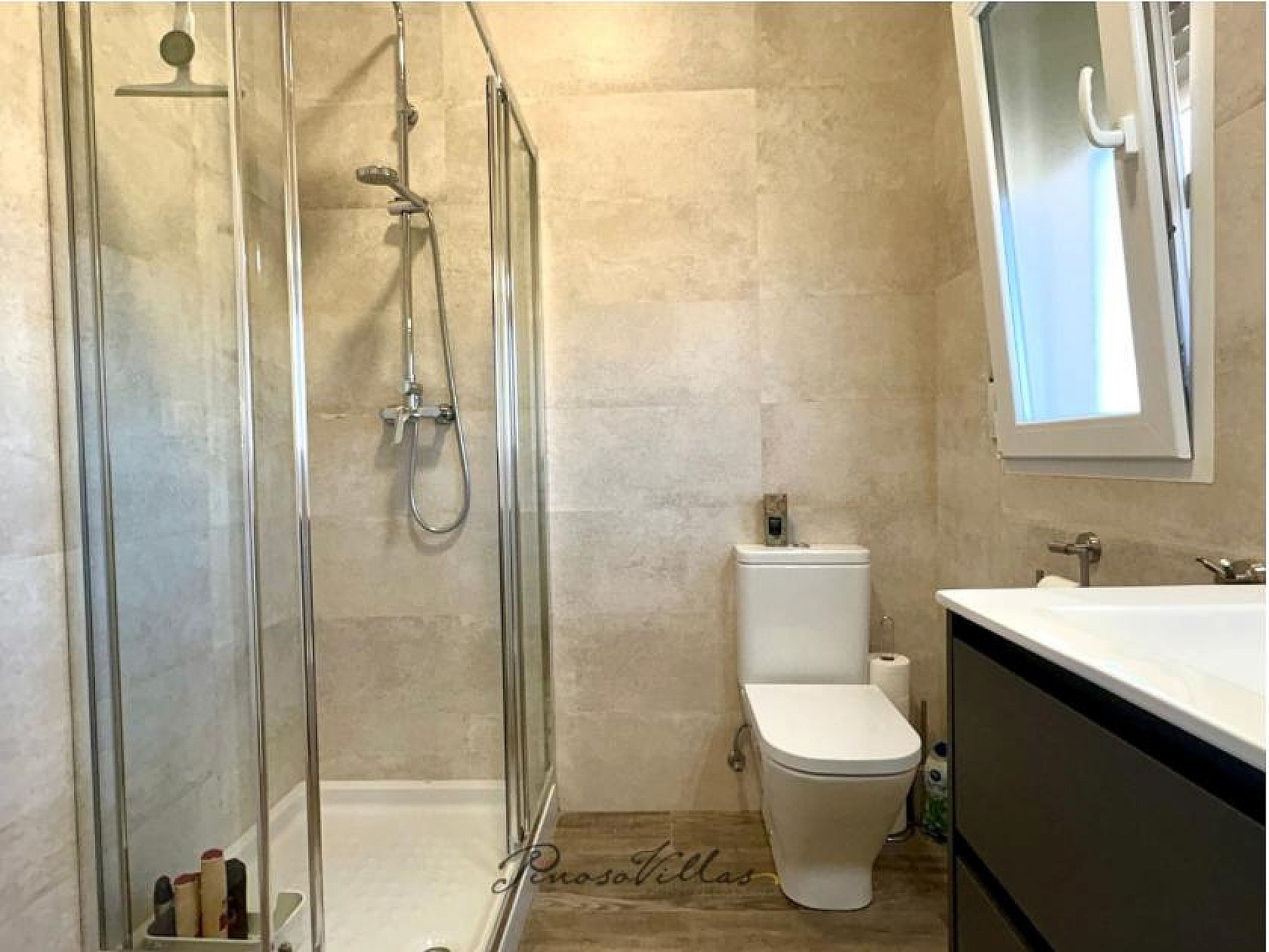 Resale - 4 Bedroom 4 Bathroom Villa in Pinoso -  - Alicante