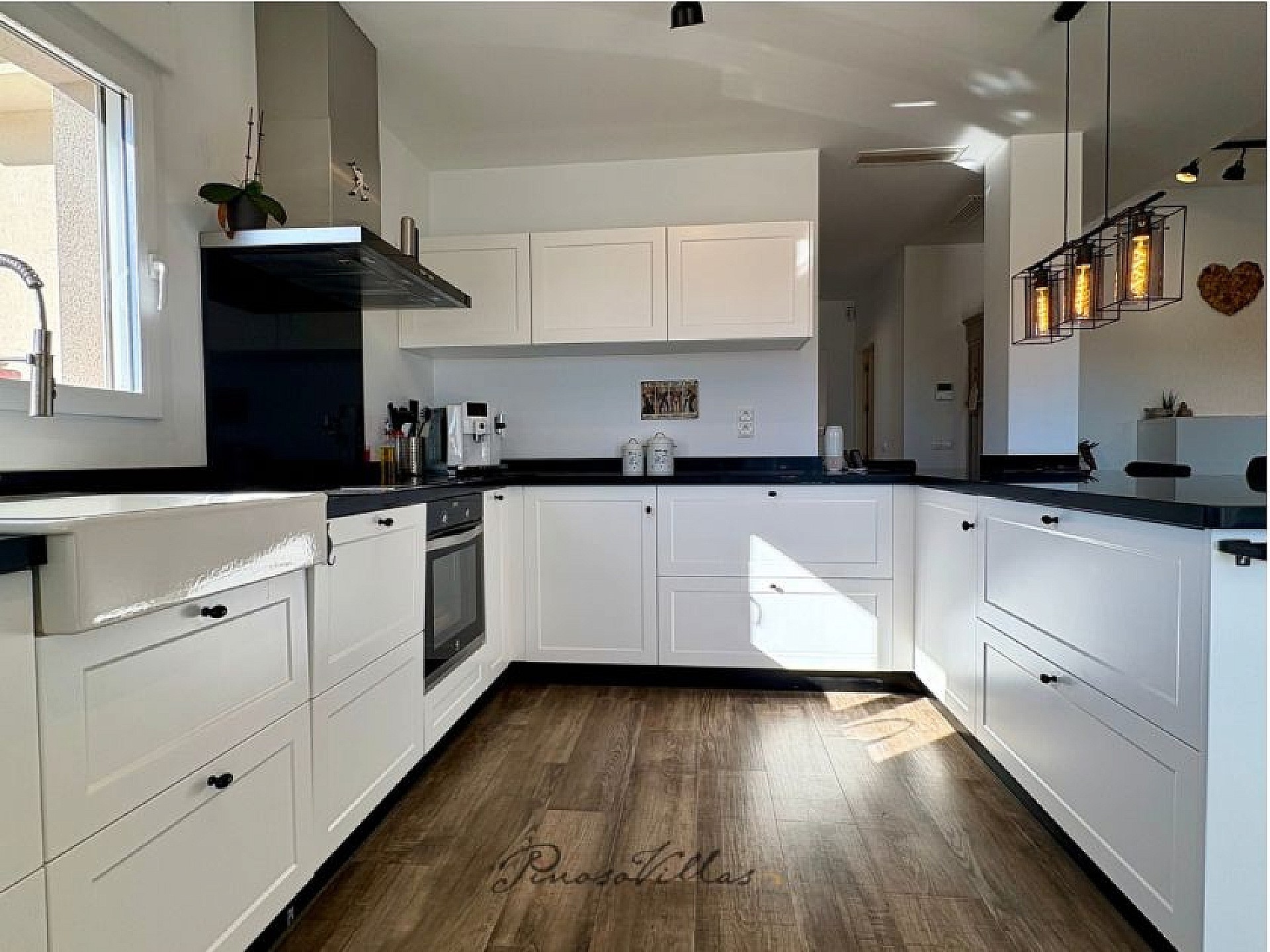 Resale - 4 Bedroom 4 Bathroom Villa in Pinoso -  - Alicante