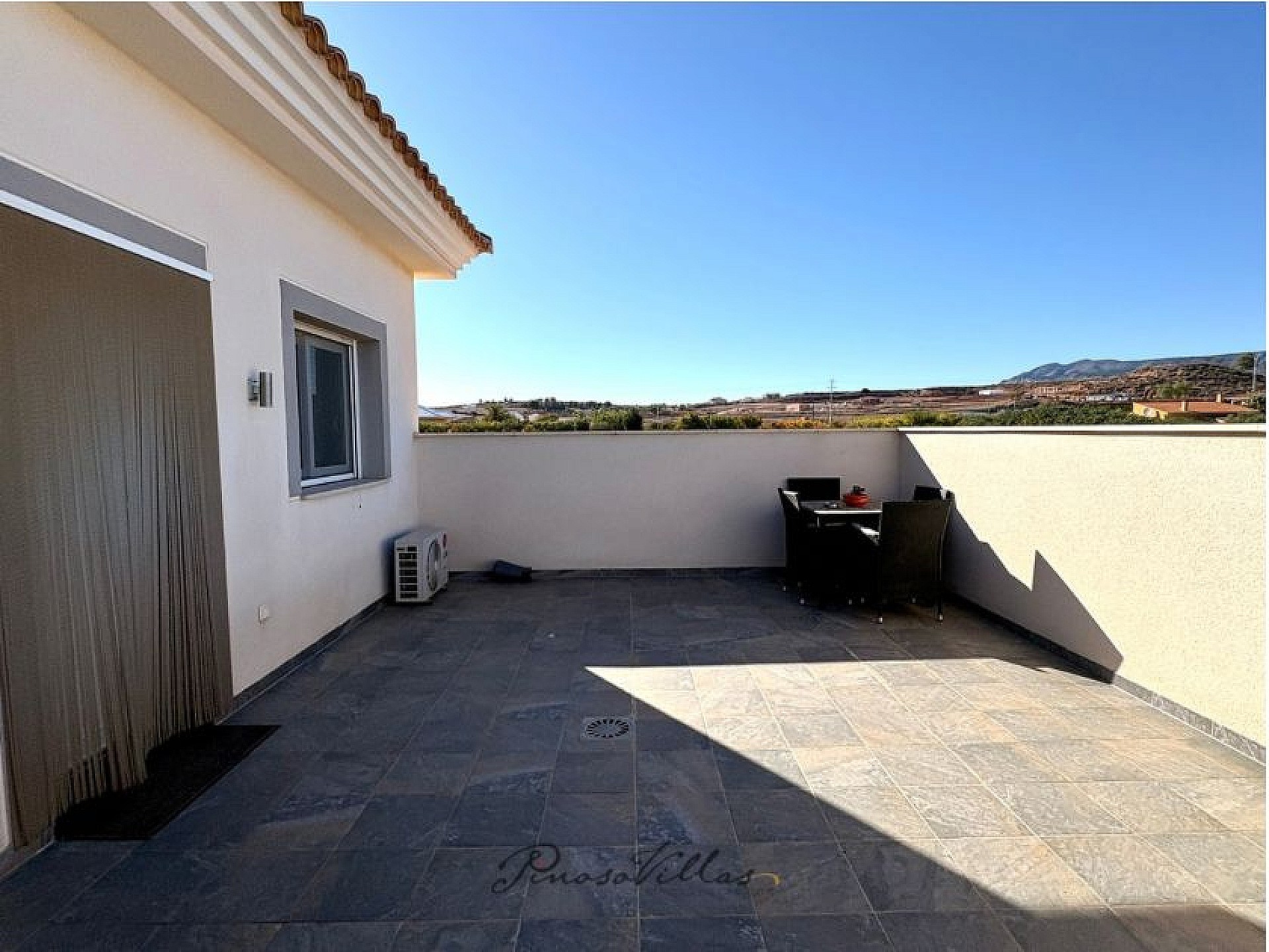 Resale - 4 Bedroom 4 Bathroom Villa in Pinoso -  - Alicante