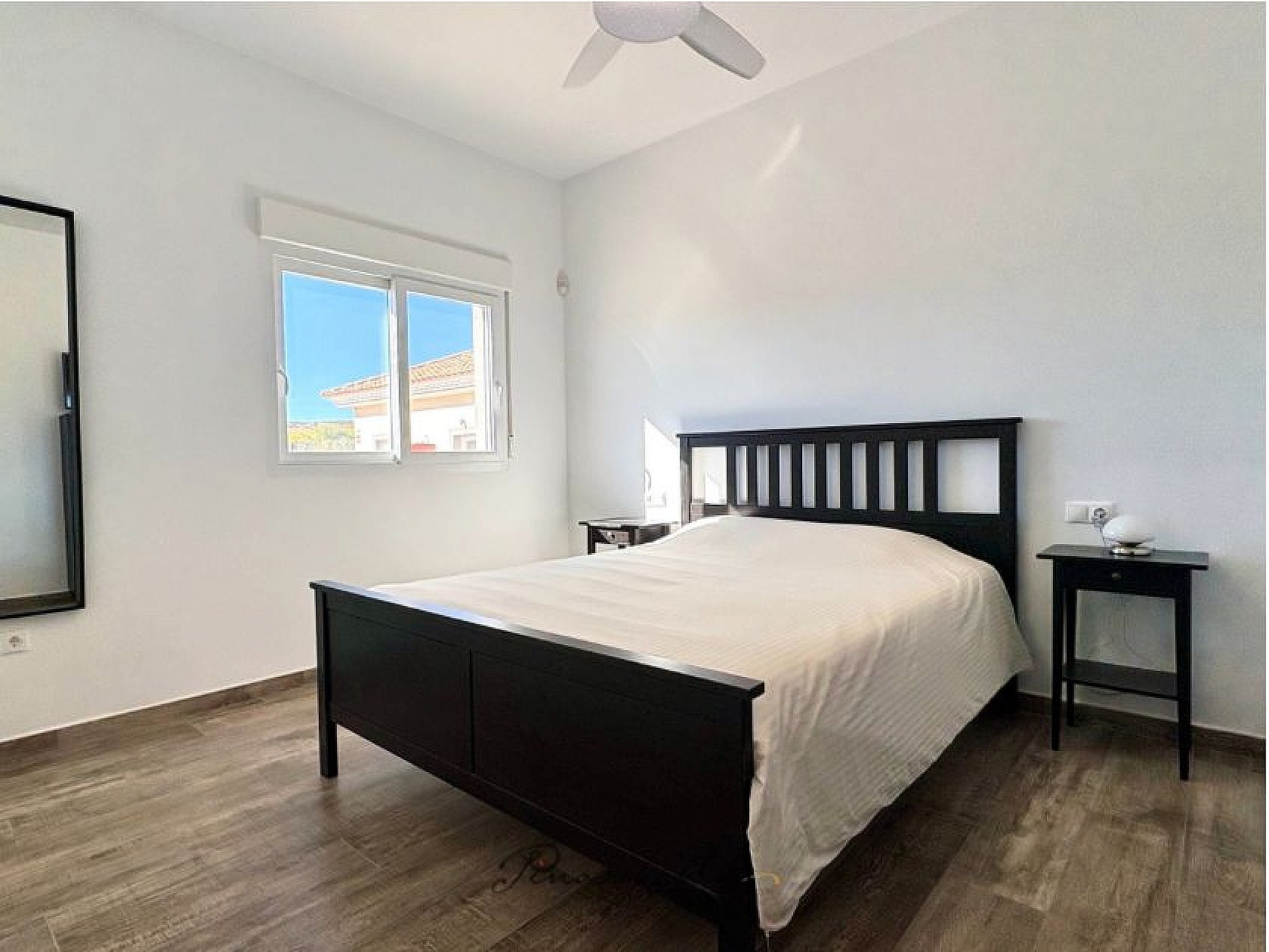 Resale - 4 Bedroom 4 Bathroom Villa in Pinoso -  - Alicante