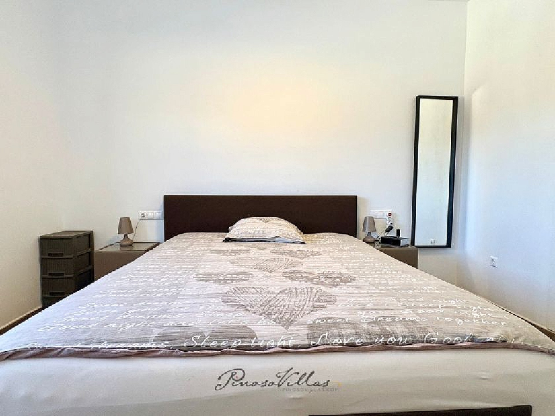 Resale - 4 Bedroom 4 Bathroom Villa in Pinoso -  - Alicante