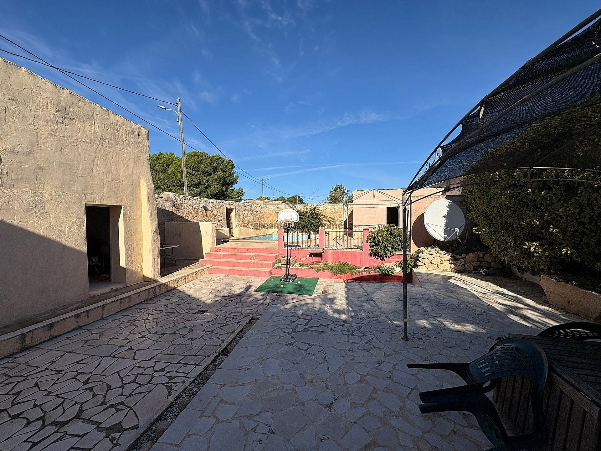 Resale - 6 Bedroom 3 Bathroom Village house in Monóvar -  - Alicante