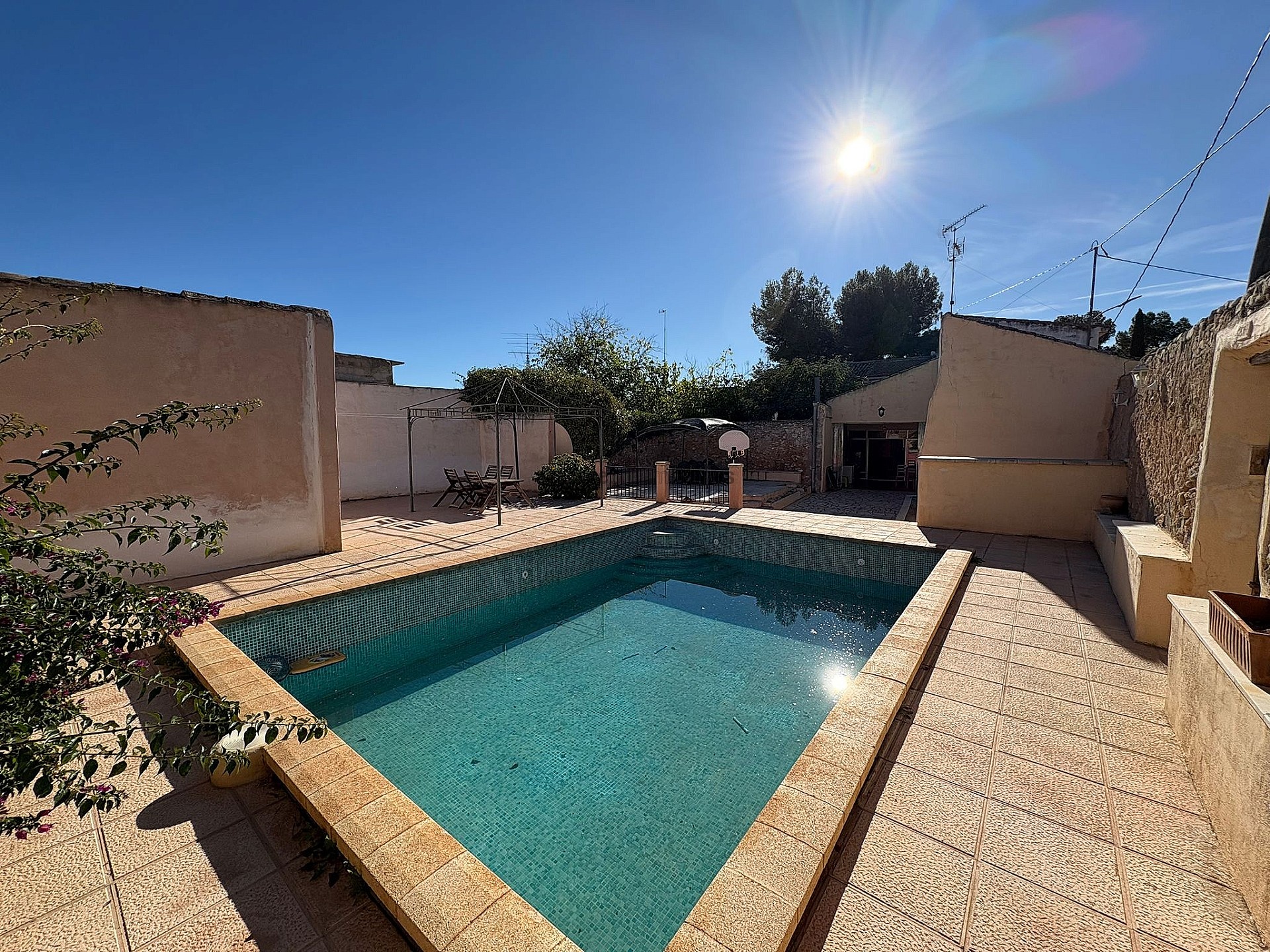Resale - 6 Bedroom 3 Bathroom Village house in Monóvar -  - Alicante