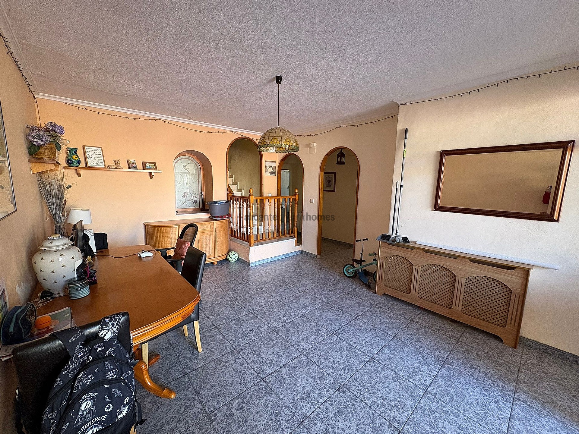 Resale - 6 Bedroom 3 Bathroom Village house in Monóvar -  - Alicante