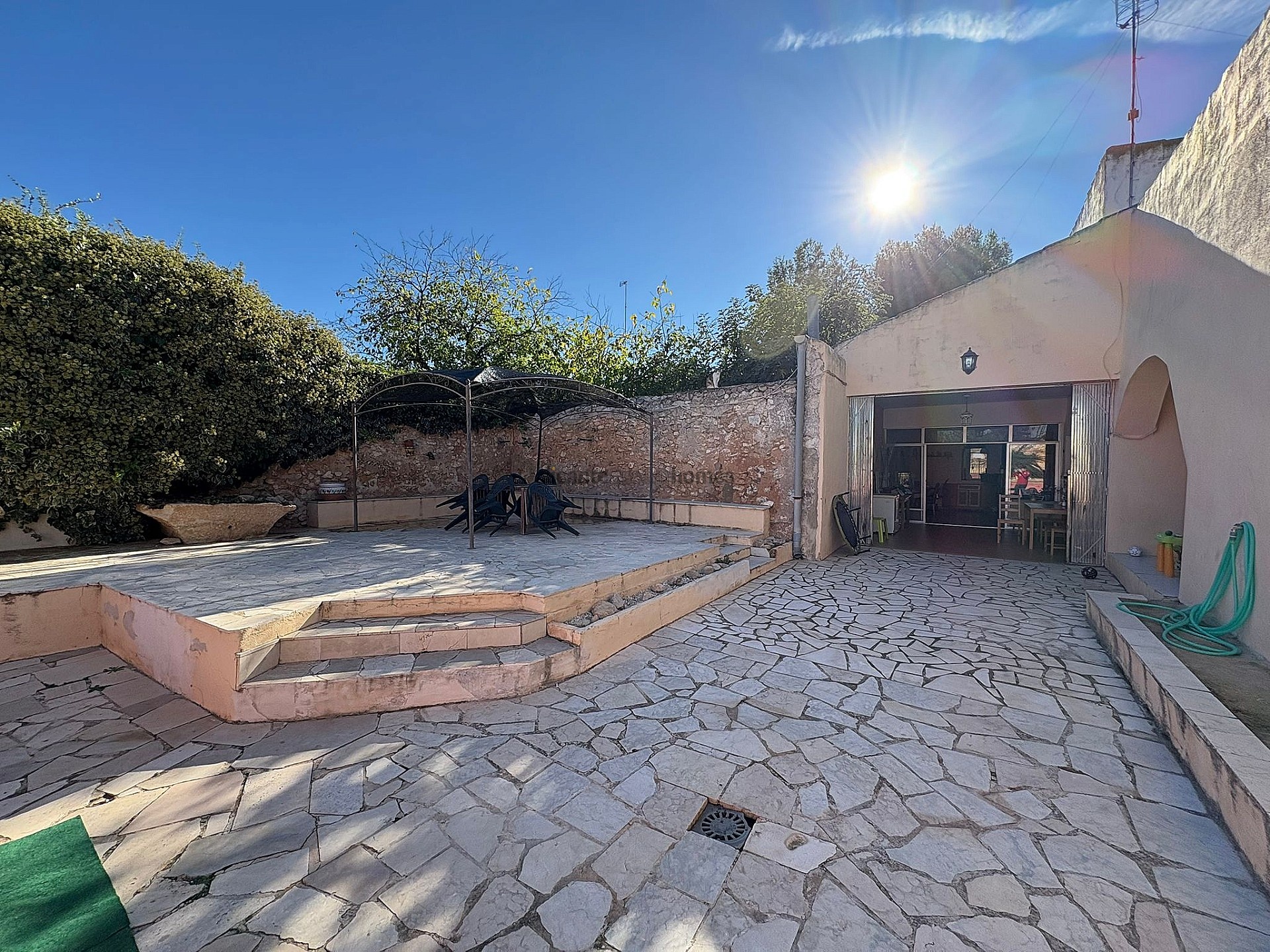 Resale - 6 Bedroom 3 Bathroom Village house in Monóvar -  - Alicante
