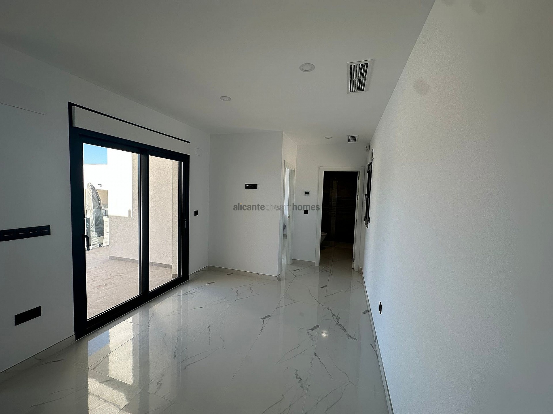 Resale - 4 Bedroom 3 Bathroom Villa in Pinoso - , Pinoso, Alicante, Spain - Alicante