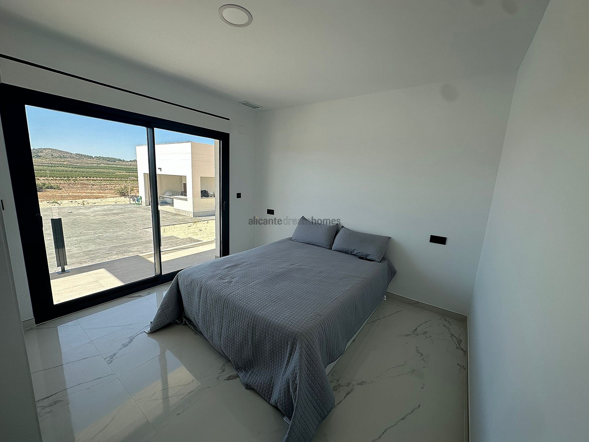Resale - 4 Bedroom 3 Bathroom Villa in Pinoso - , Pinoso, Alicante, Spain - Alicante