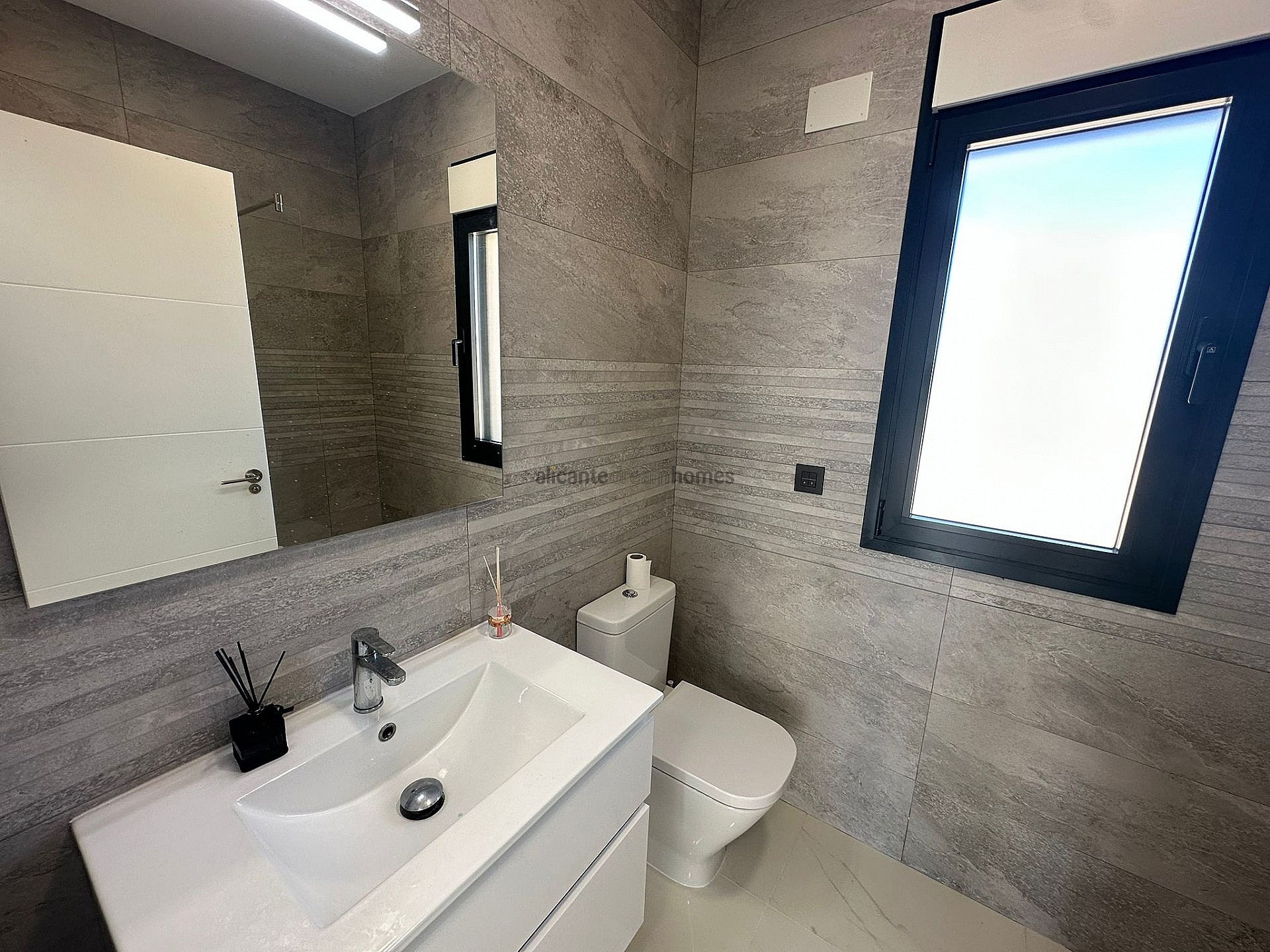 Resale - 4 Bedroom 3 Bathroom Villa in Pinoso - , Pinoso, Alicante, Spain - Alicante