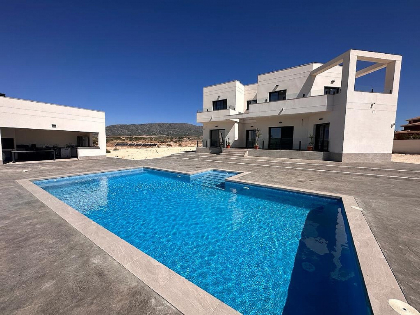 4 Bedroom 3 Bathroom Villa in Pinoso