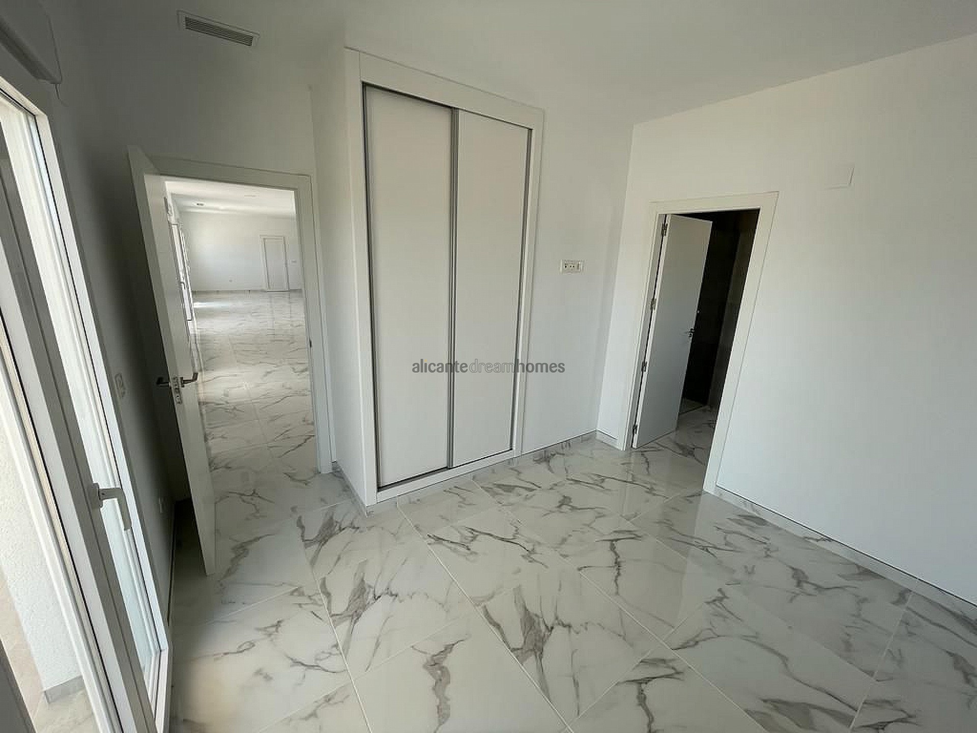 Resale - 4 Bedroom 3 Bathroom Villa in Pinoso - , Pinoso, Alicante, Spain - Alicante