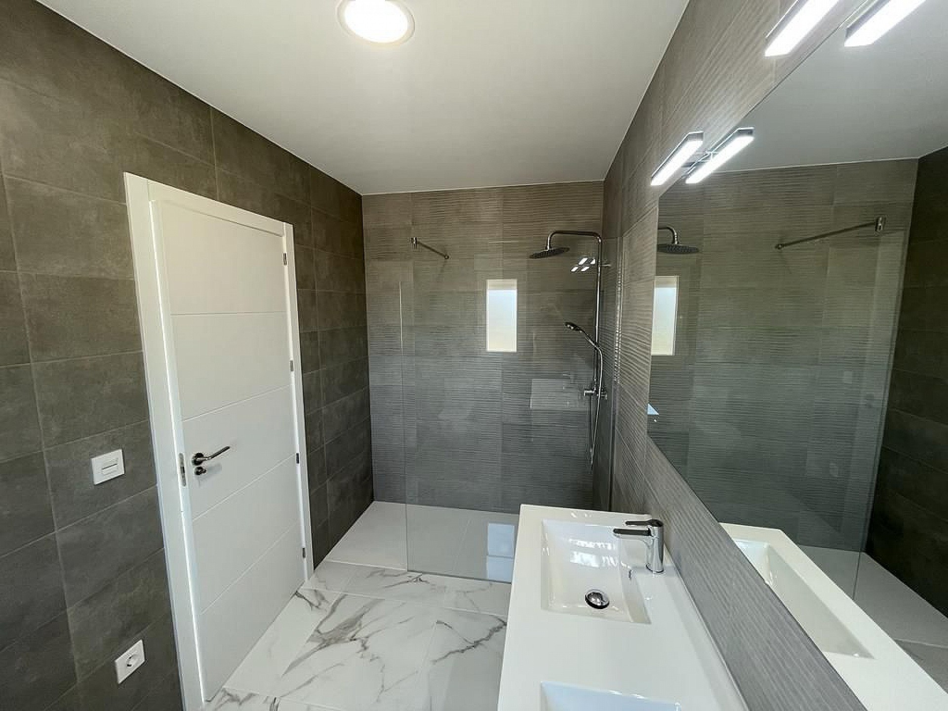 Resale - 4 Bedroom 3 Bathroom Villa in Pinoso -  - Alicante